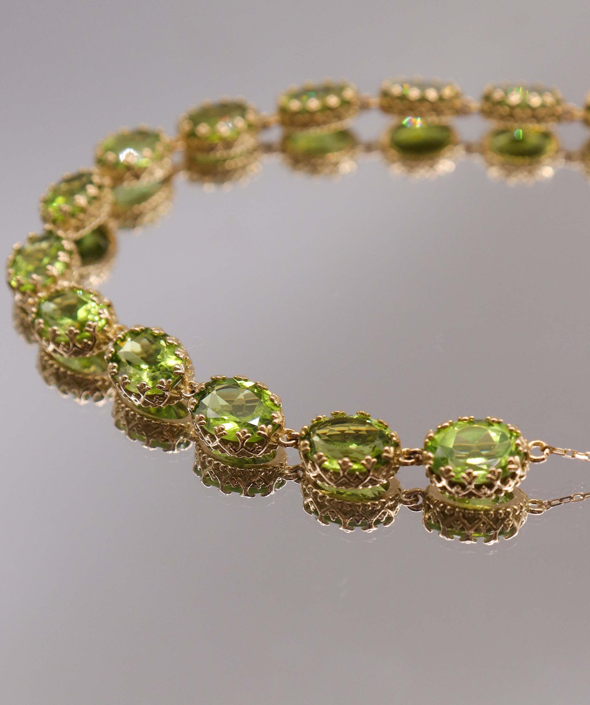 Luxury Promise 22.94ct Peridot YG Crown Necklace DXBS5636