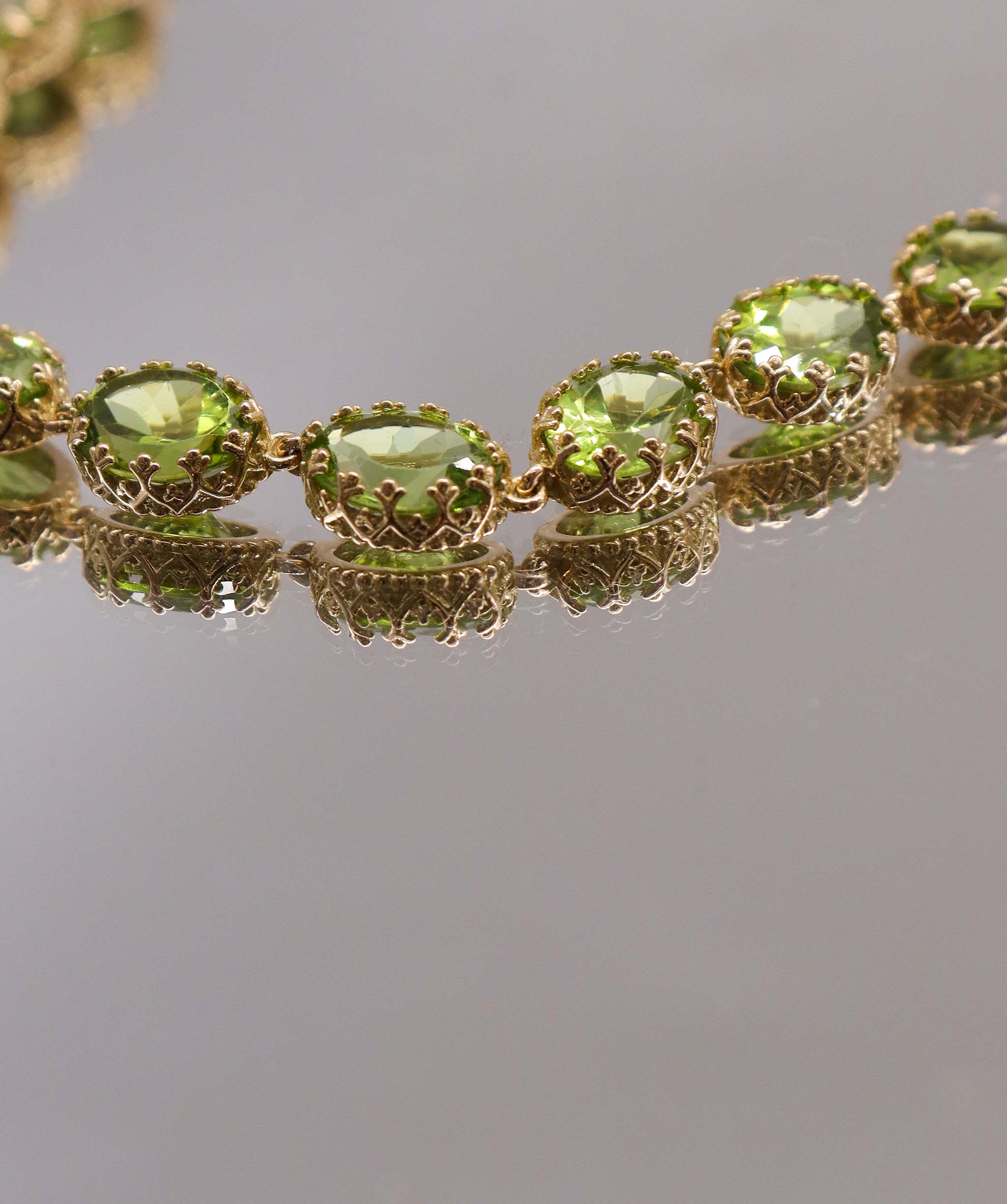 Luxury Promise 22.94ct Peridot YG Crown Necklace DXBS5636