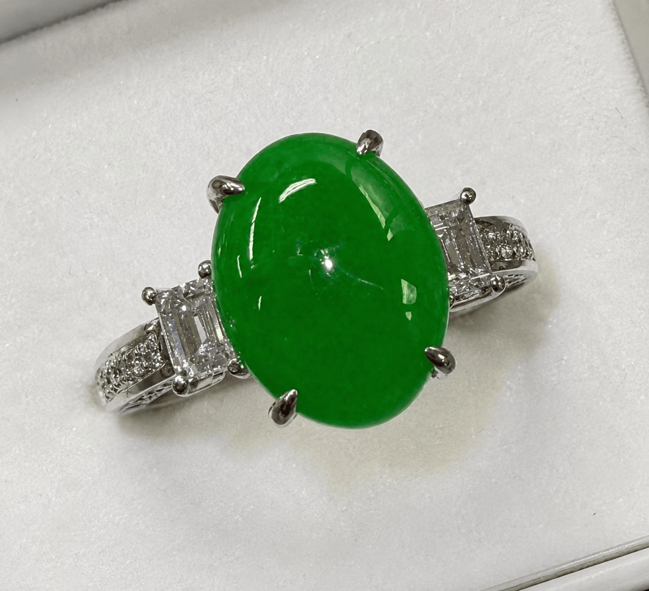 Luxury Promise 3.67ct Jadeite with D0.43/0.15ct in P900 8.2g / JC5932 JJC1111