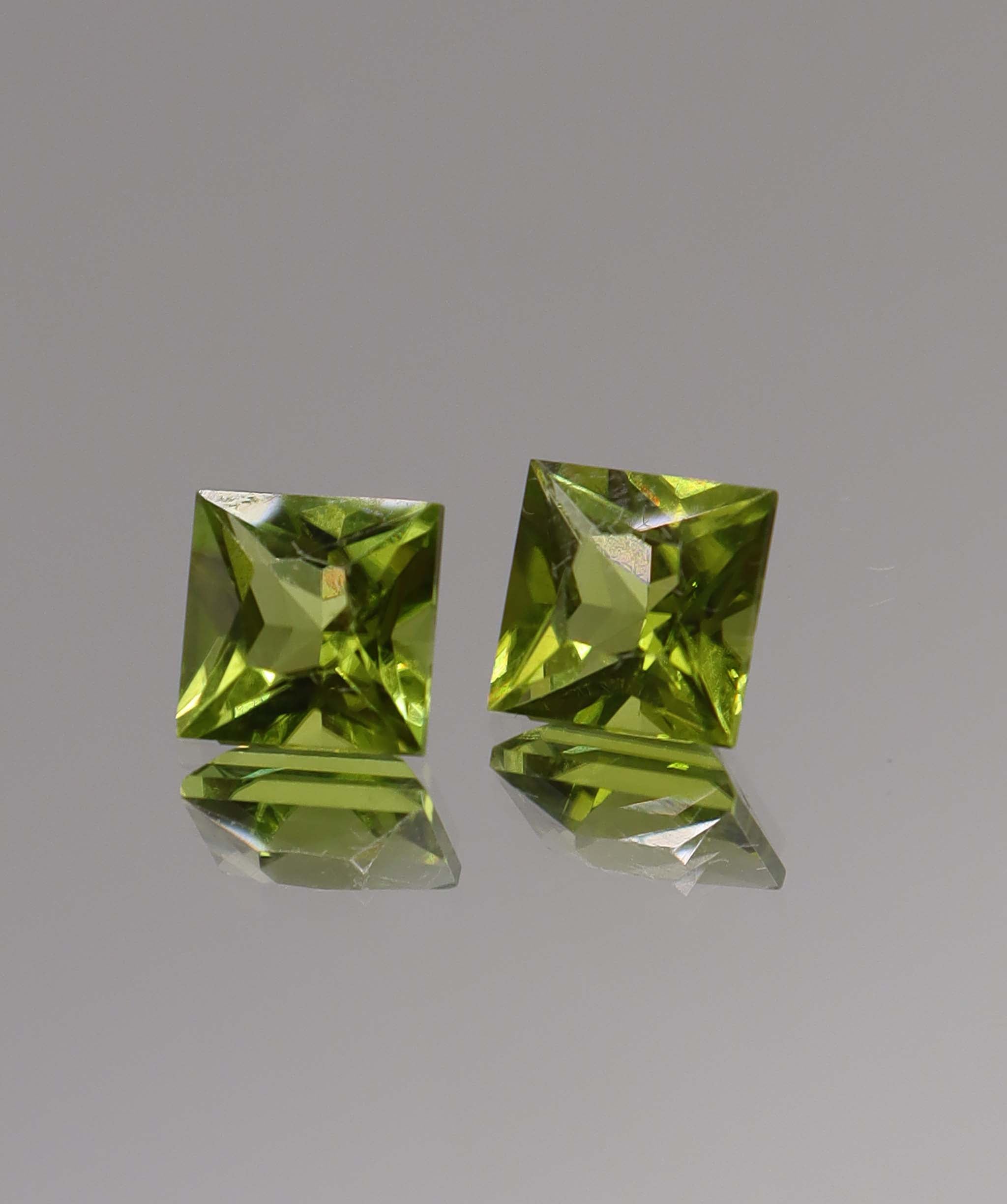 Luxury Promise 3.96ct Peridot PAIR Princess DXBCS0071
