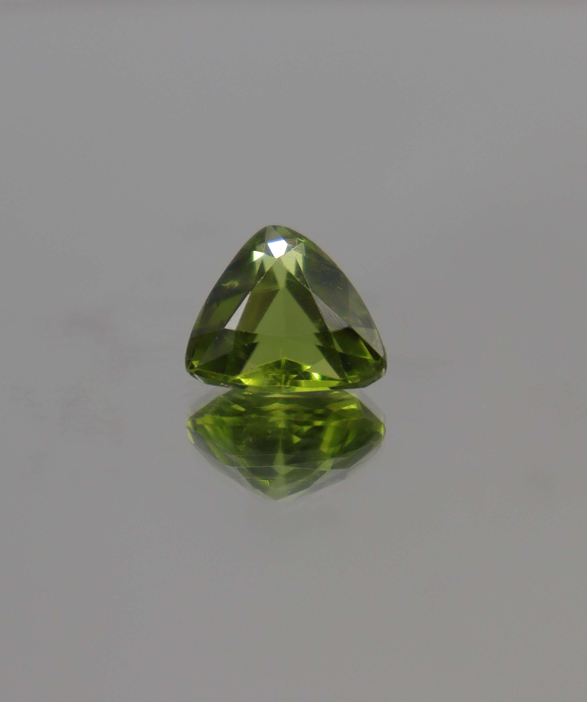 Luxury Promise 5.00ct Peridot* Trillion  DXBCS0906
