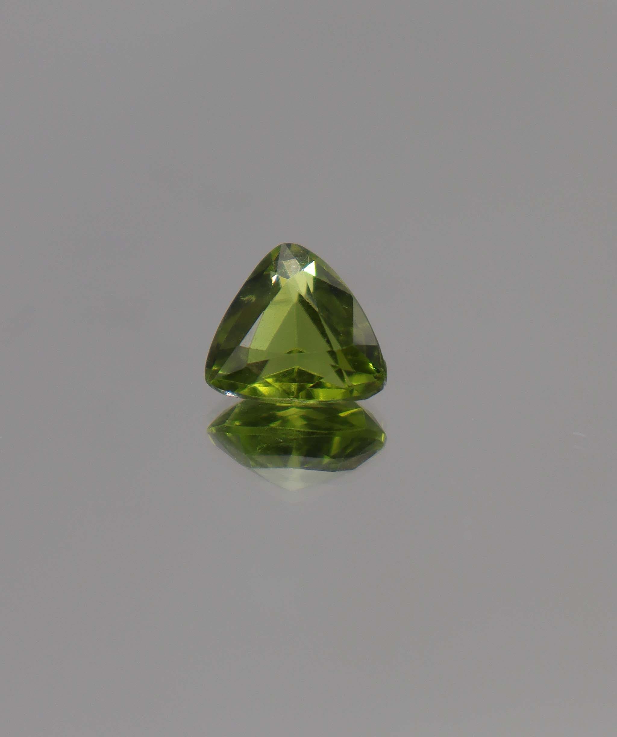 Luxury Promise 5.00ct Peridot* Trillion  DXBCS0906