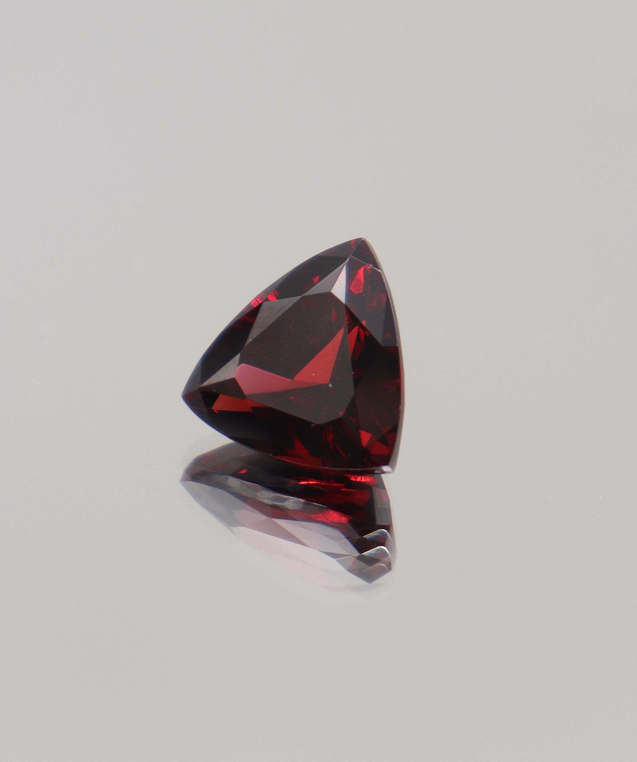 Luxury Promise 7.31ct Almandine Trillion DXBCS0403