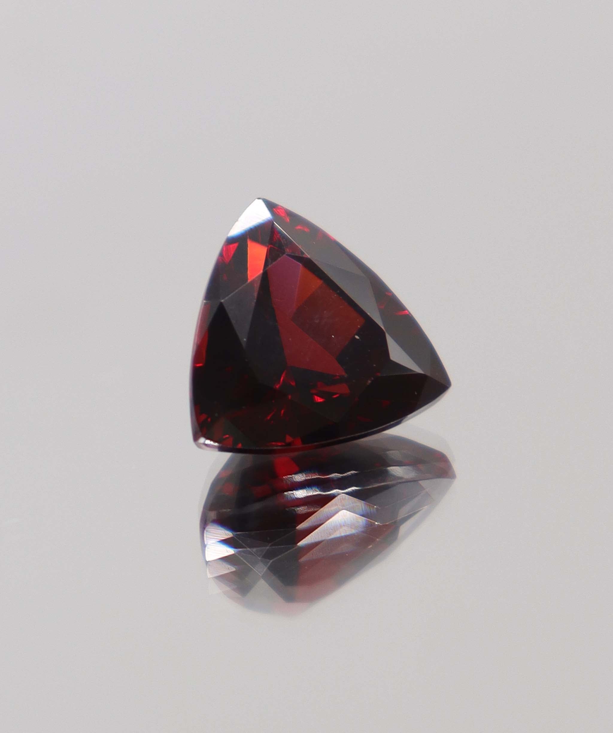 Luxury Promise 7.31ct Almandine Trillion DXBCS0403