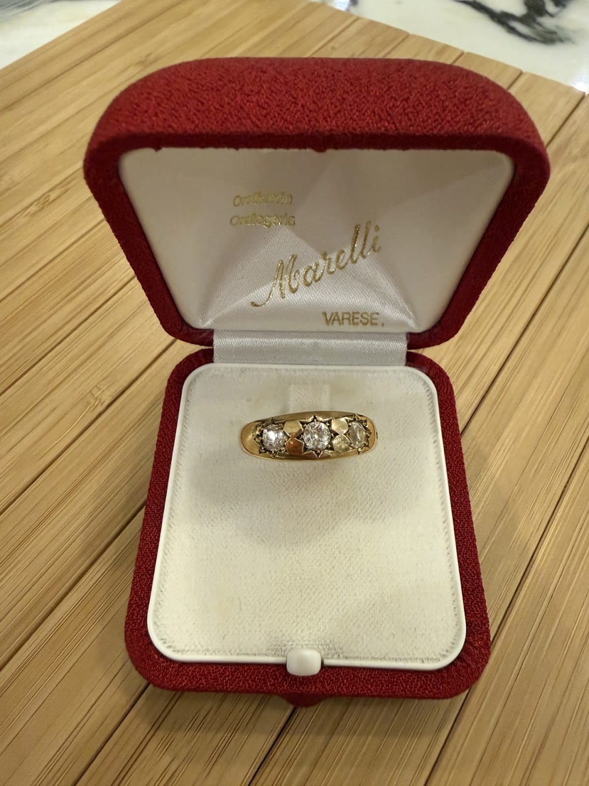 LUXURY PROMISE Antique 18kt YG 3 Stone Old Euro AKC0693