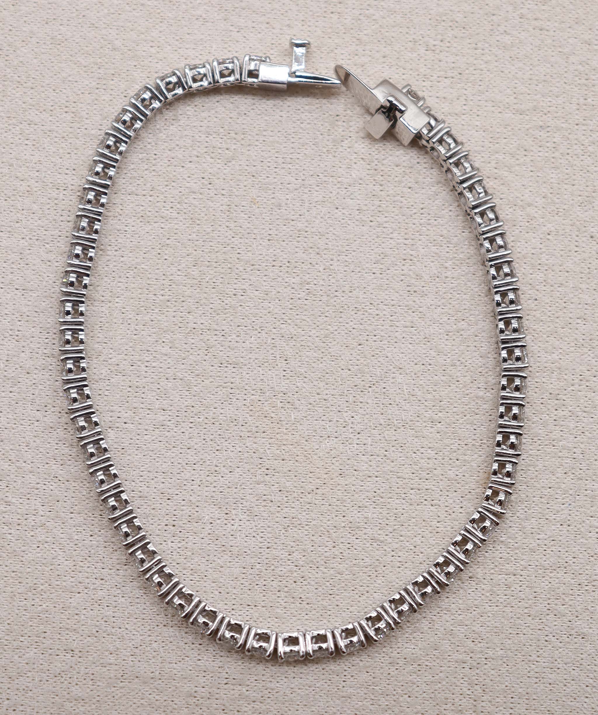 Luxury Promise Classic Tennis Bracelet Diamonds 18k Gold ASC6884