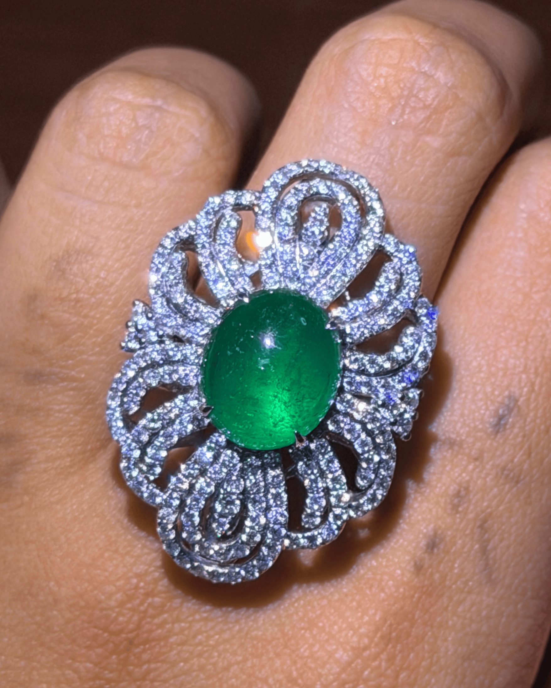 Luxury Promise Colombia Minor Emerald Ring with Diamonds in 18K / 15.88g, Vivid Green E5.96ct, D2.586ct  2802 JJC0106