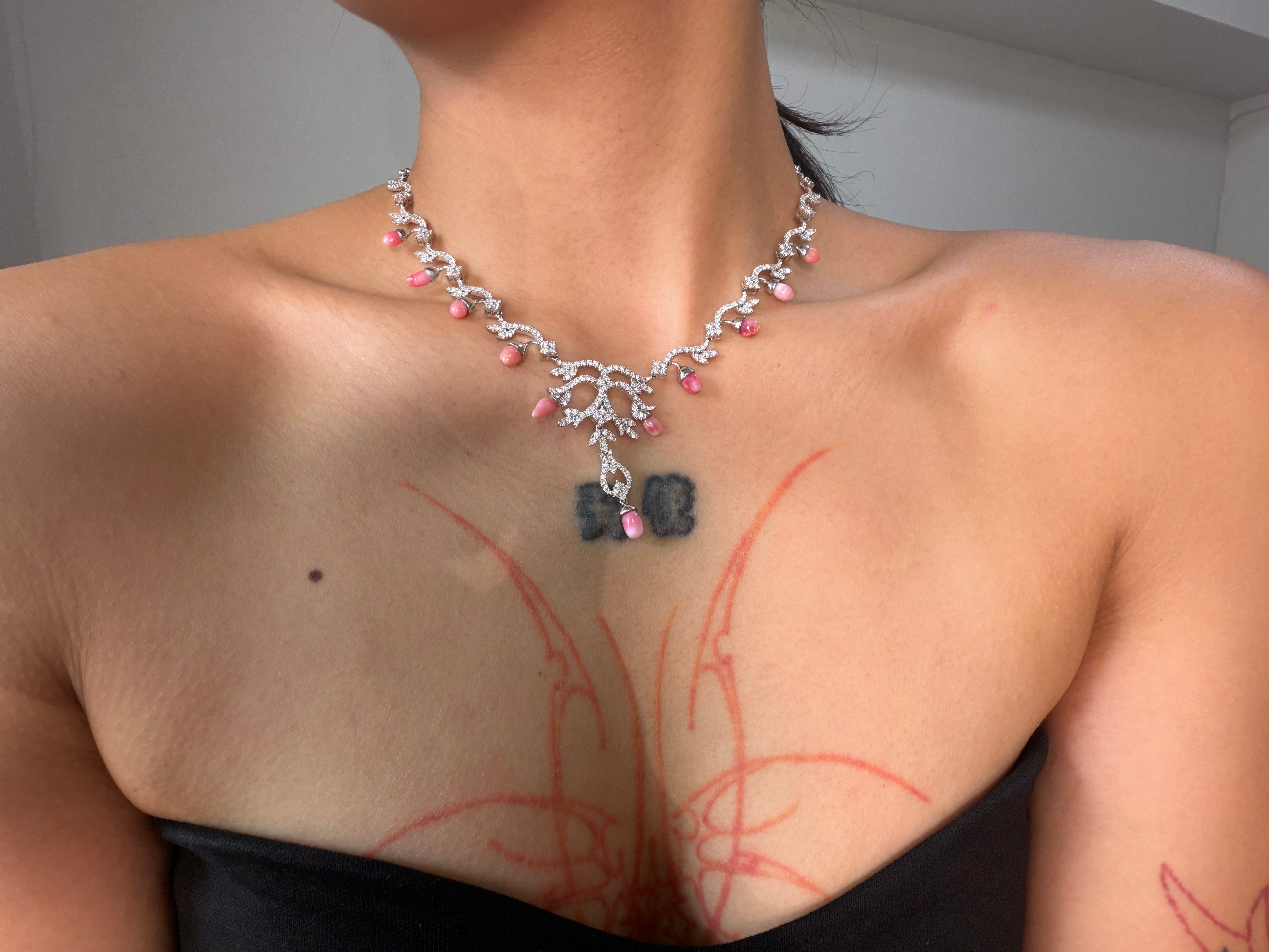 Luxury Promise Conch Necklace with Diamond Openwork Design in 18K / 40.6g, PA10.72ct, D4.68ct  55S85  JJC0174