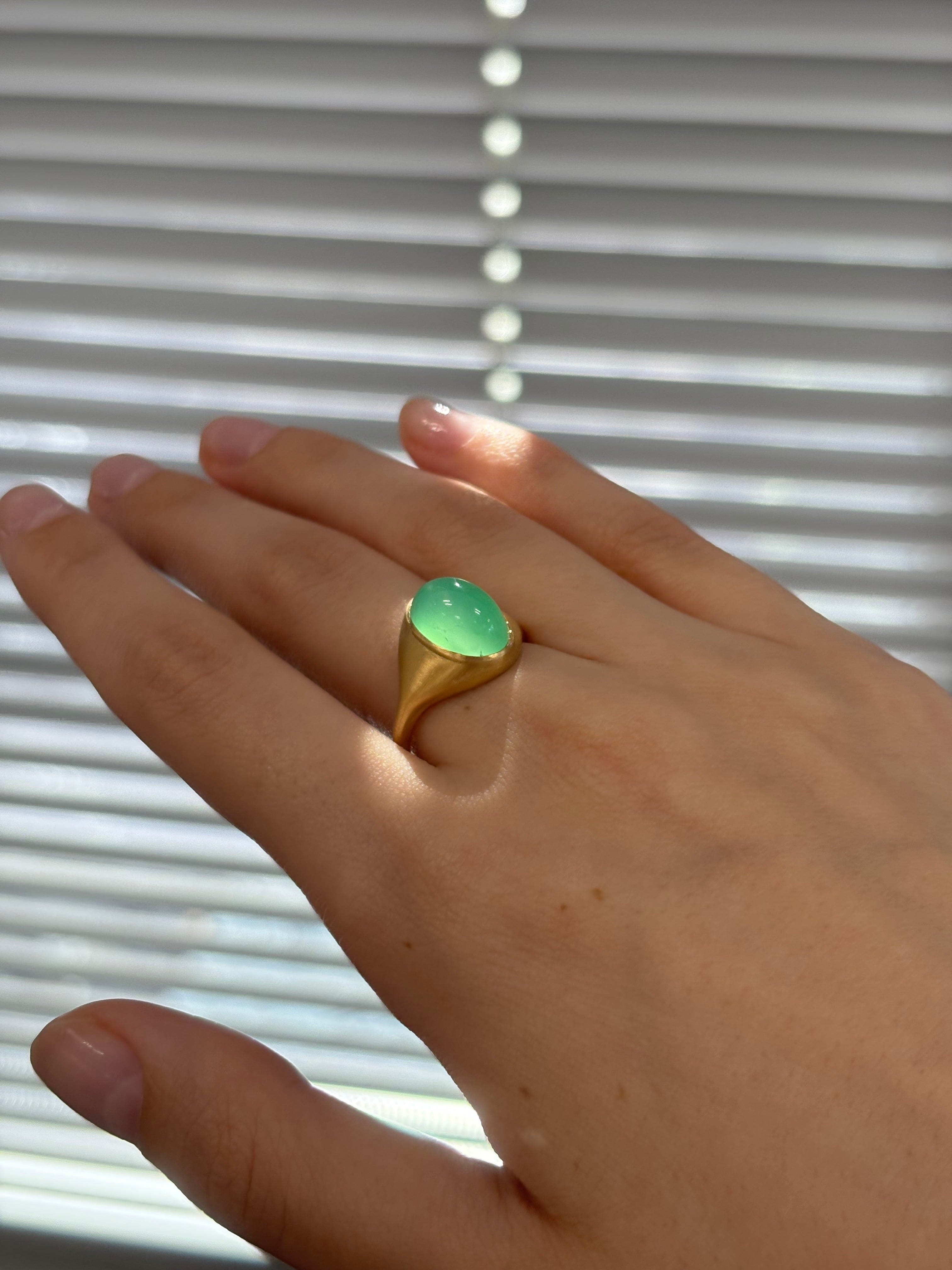 Luxury Promise Divine Green Chrysoprase Ring by Daria 3.90CT in 18K Yellow Gold 6.78g RDC0832