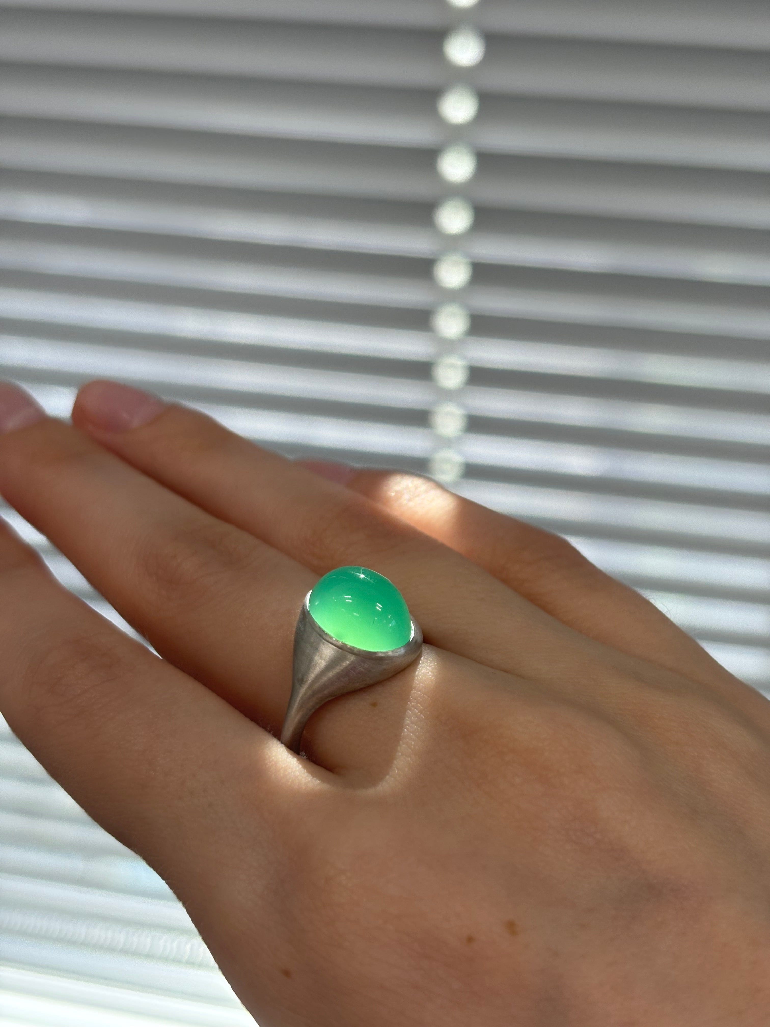 Luxury Promise Divine Green Chrysoprase Ring by Daria 3.94CT in 18K White Gold 6.78g RDC0833