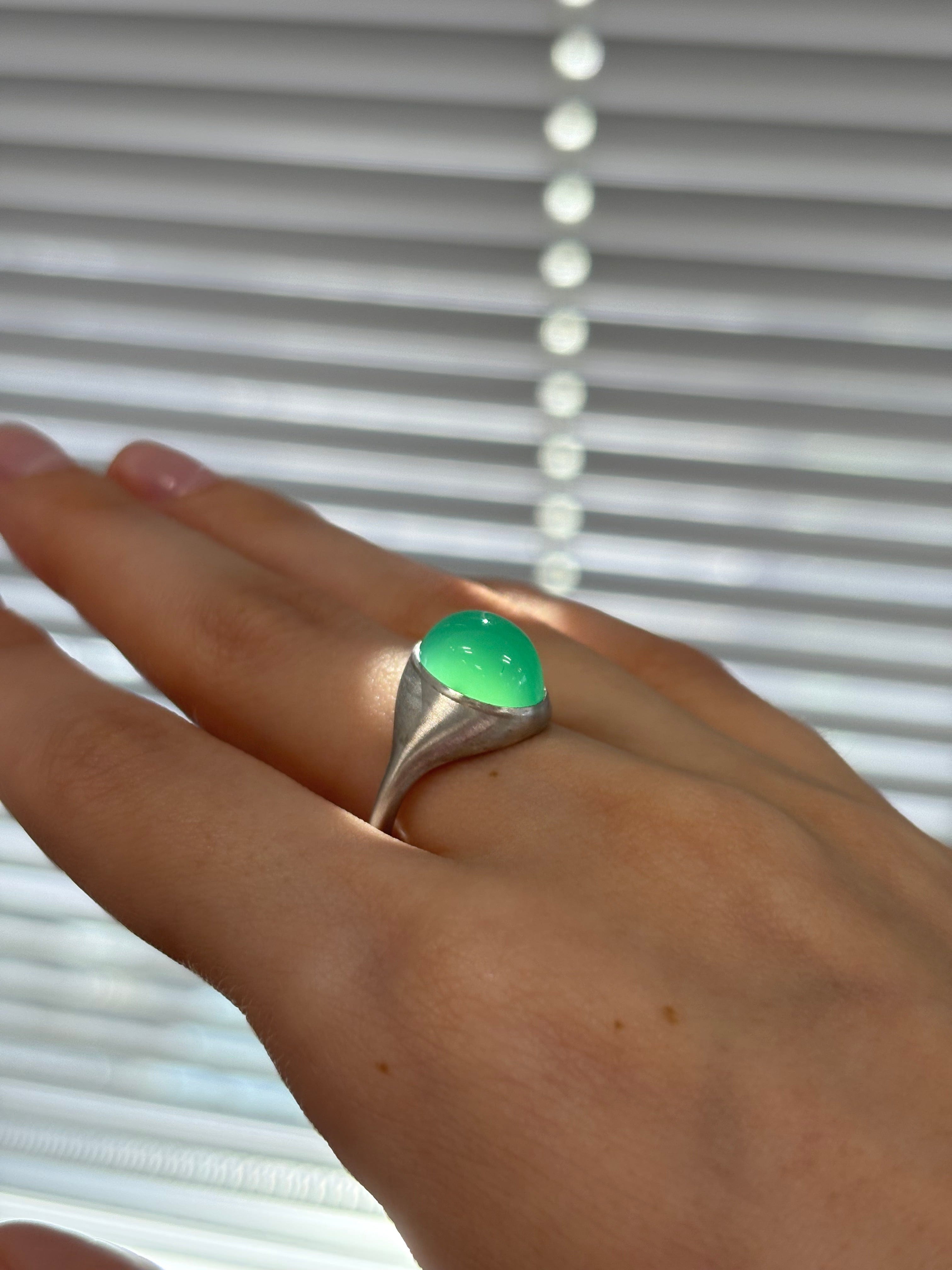 Luxury Promise Divine Green Chrysoprase Ring by Daria 3.94CT in 18K White Gold 6.78g RDC0833