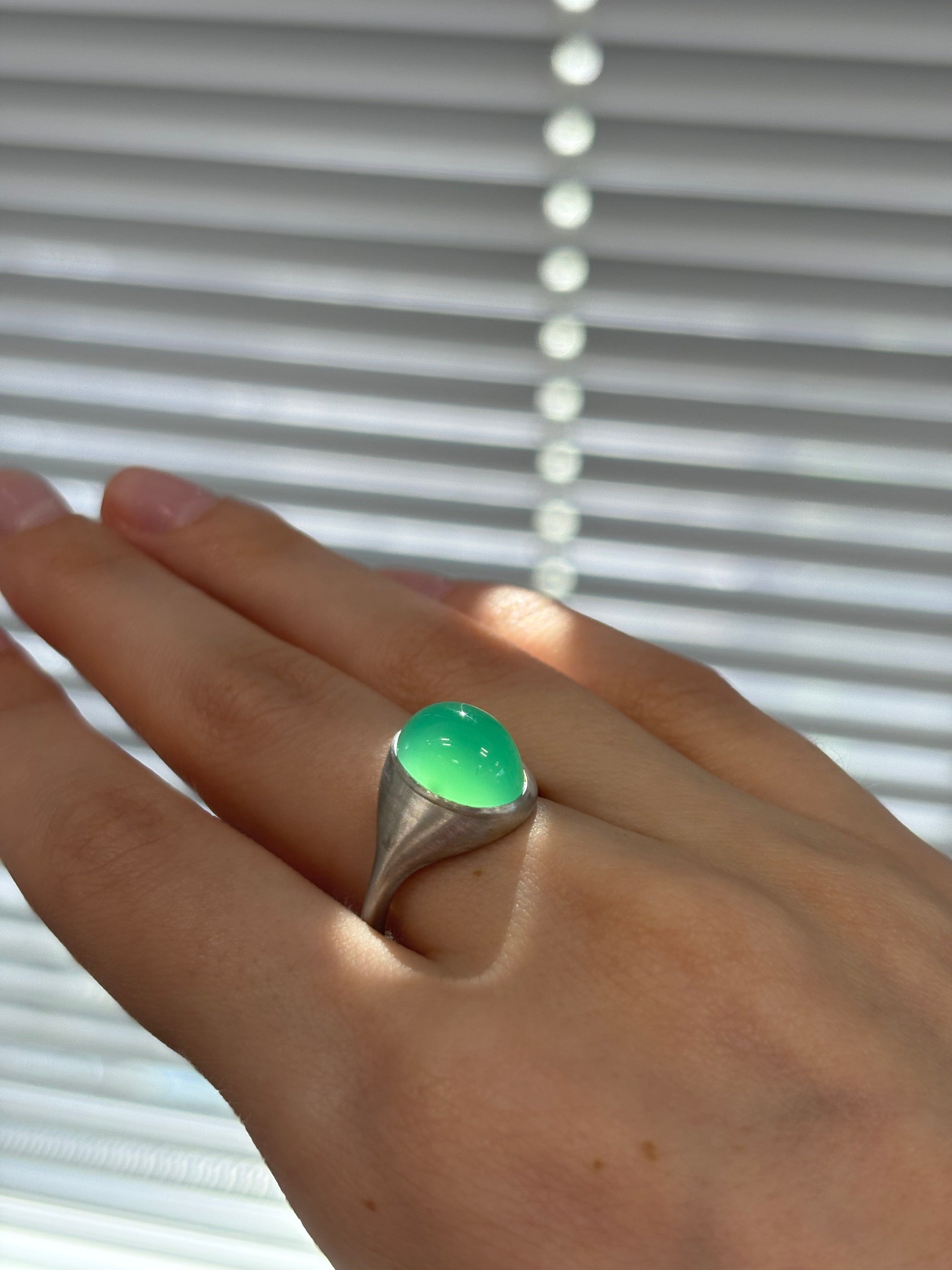 Luxury Promise Divine Green Chrysoprase Ring by Daria 3.94CT in 18K White Gold 6.78g RDC0833