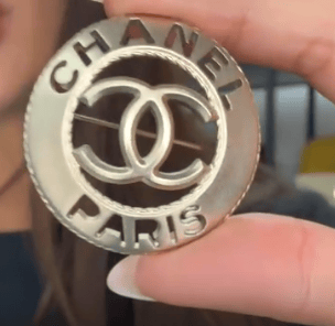 Luxury Promise E2300087 Chanel Round CC Logo B e2300087
