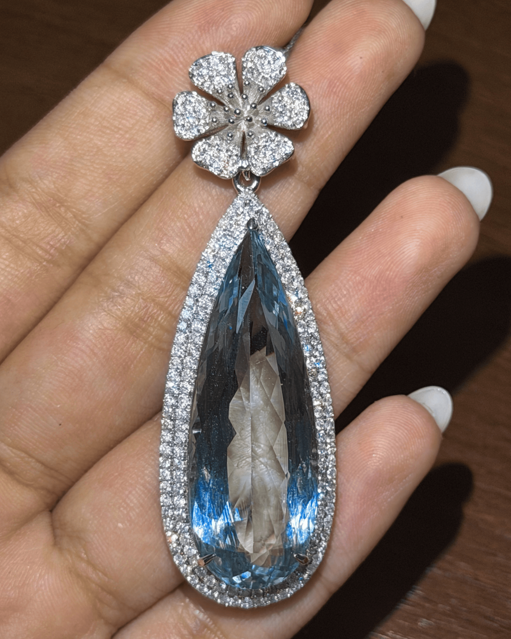 Luxury Promise Elongated Aquamarine Pendant with Diamond Clover in 18K / 16.37g, AQ30.8ct, D1.96ct  2403 JJC0128