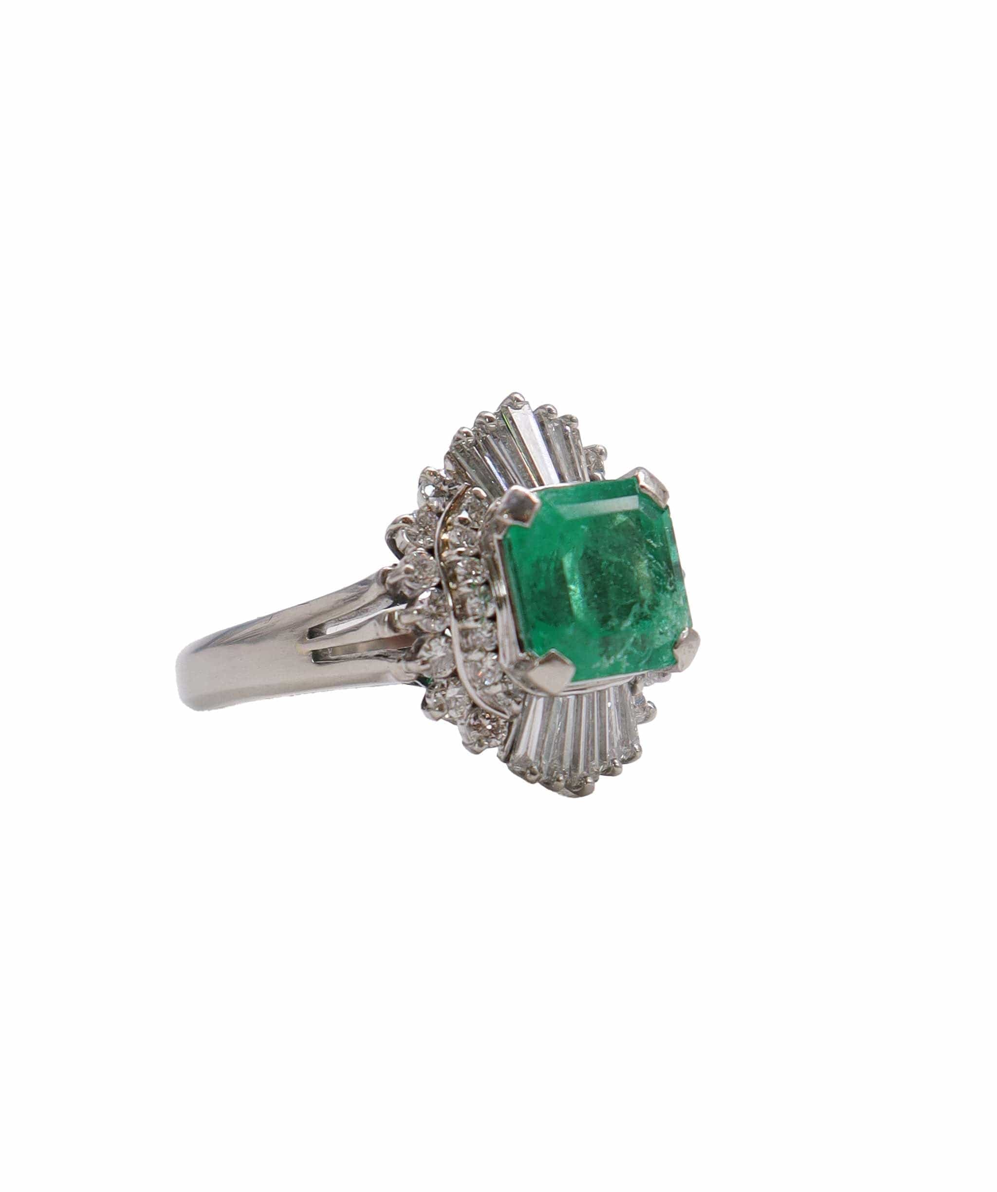Luxury Promise EU 53/2.58, 0.93 MARKED Emerald/diamond halo burst ring DXBS4558