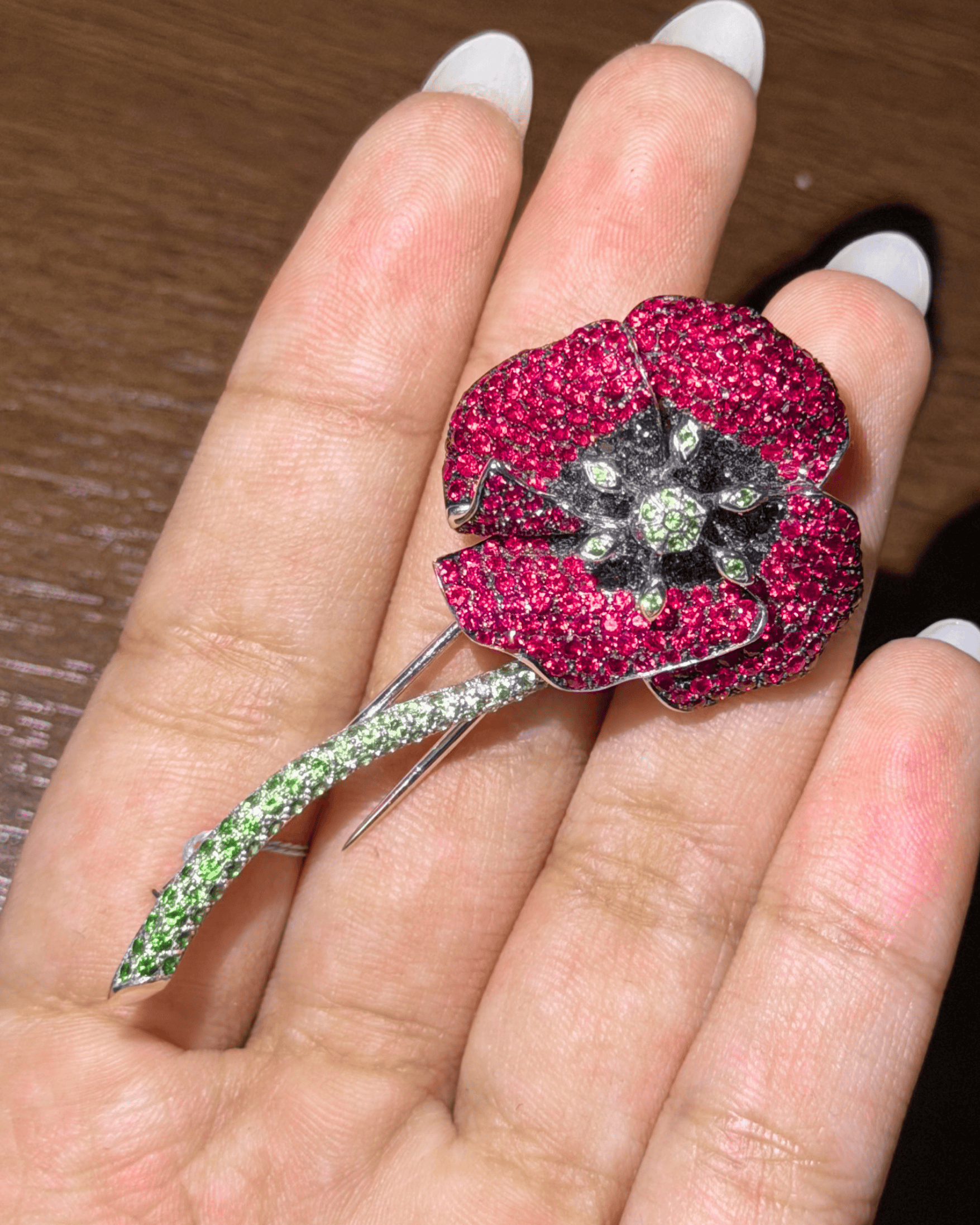 Luxury Promise Flower Brooch with Diamonds in 18K / 15.5g, D0.70ct  8778S JJC0095