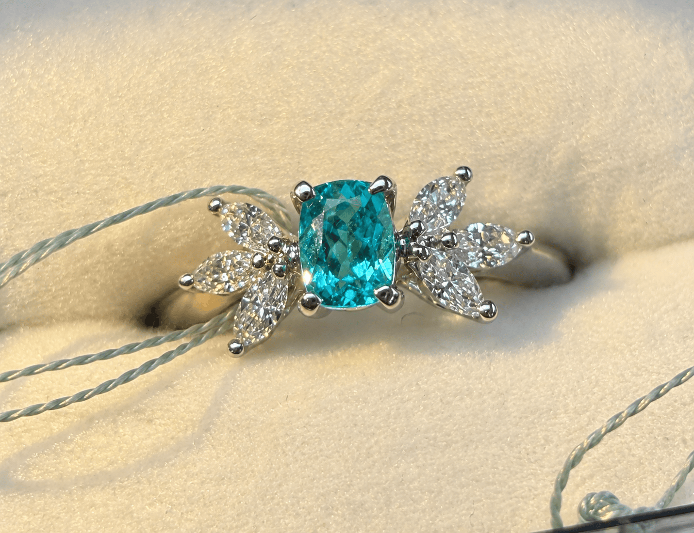 Luxury Promise GIA 0.29ct Paraiba Tourmaline with D0.33ct in P900 3.7g / JC6590 JJC1086