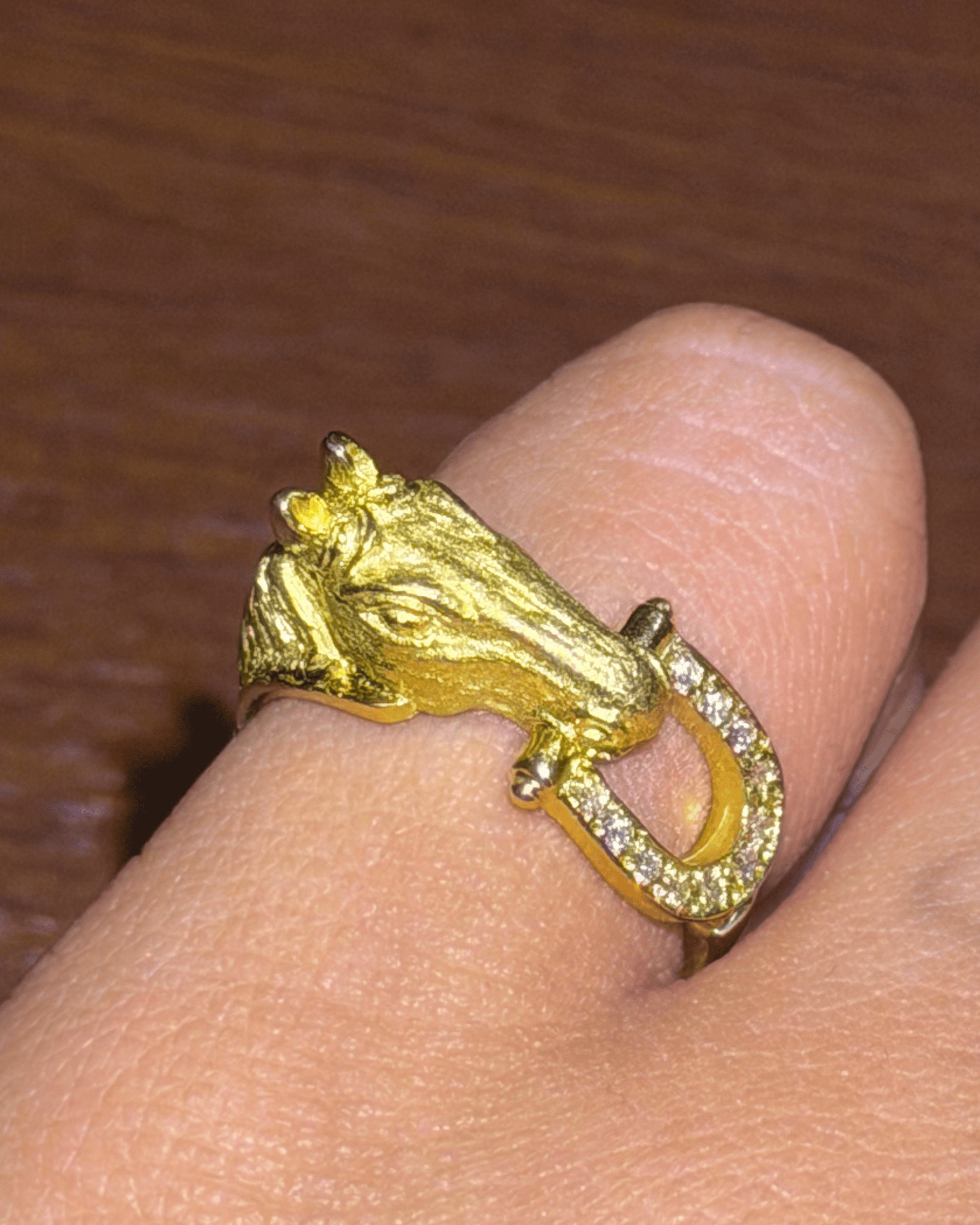 Luxury Promise Golden Horse Ring in 18K / 5.4g, D0.06ct  25SN8 JJC0104