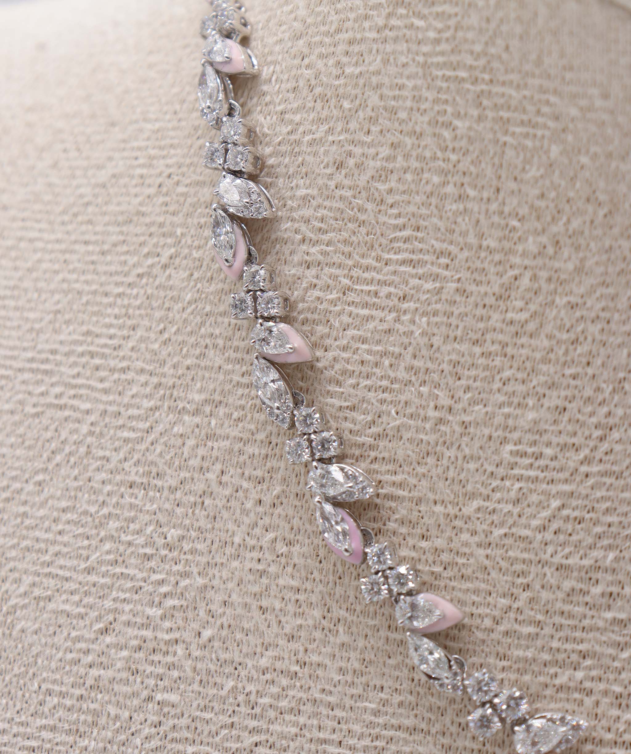 Luxury Promise KAMYEN 5.31CT MQ,PEAR AND ROUND DIAMOND CHOKER Pendant P-F02G