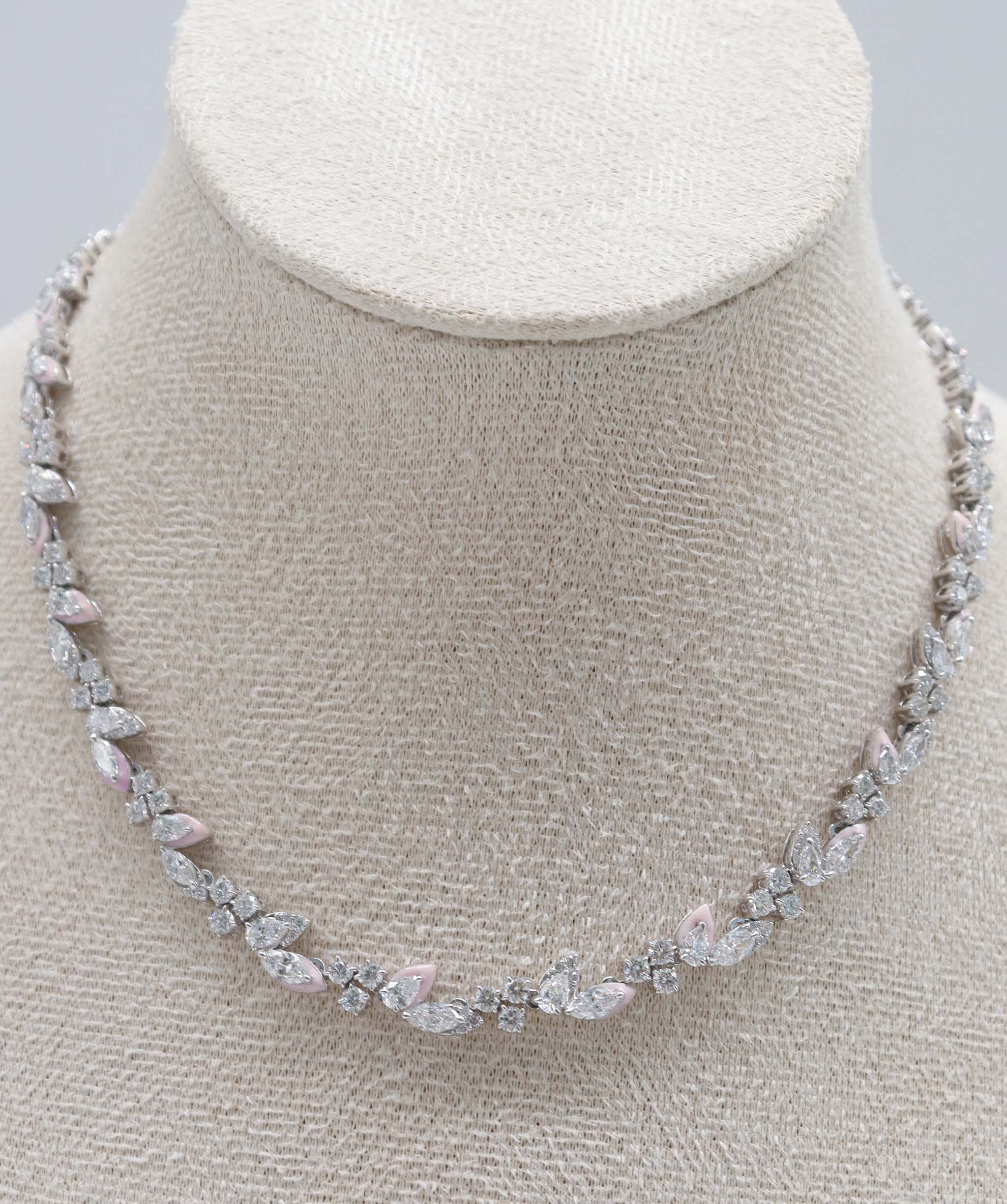 Luxury Promise KAMYEN 5.31CT MQ,PEAR AND ROUND DIAMOND CHOKER Pendant P-F02G