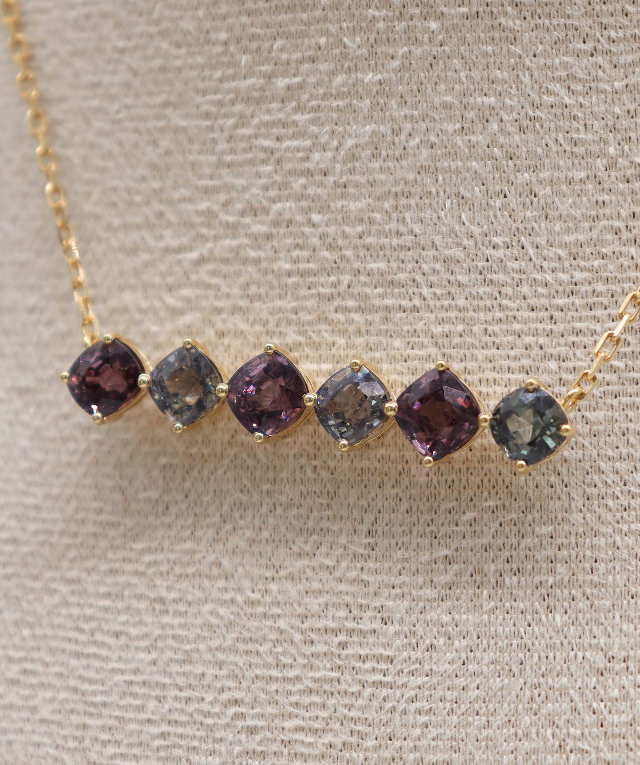 Luxury Promise LINE PENDANT ON CHAIN 8.01cts spinel DXBD0379