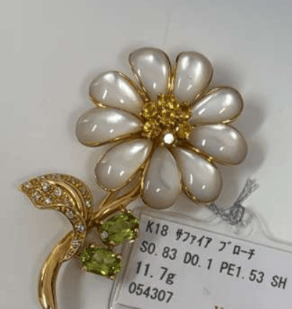 Luxury Promise MOP Floral Brooch with Peridot and Pink Sapphire Accents in 18K / 11.7g, S0.83ct, D0.1ct, PE1.53ct SH 054307 JJC0256