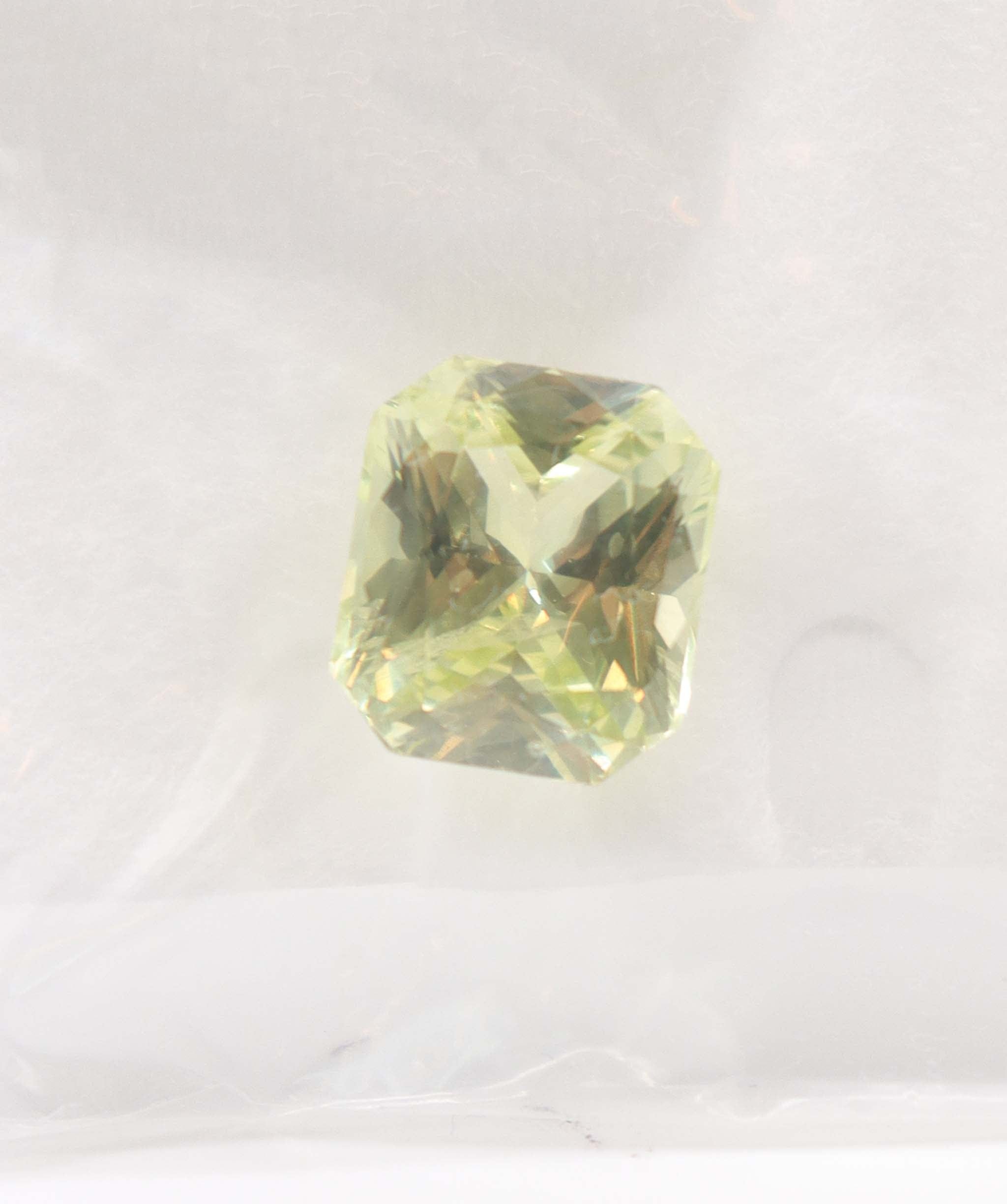 Luxury Promise MS 8874 APPLE GREEN SAPPHIRE 7.02 NATURAL