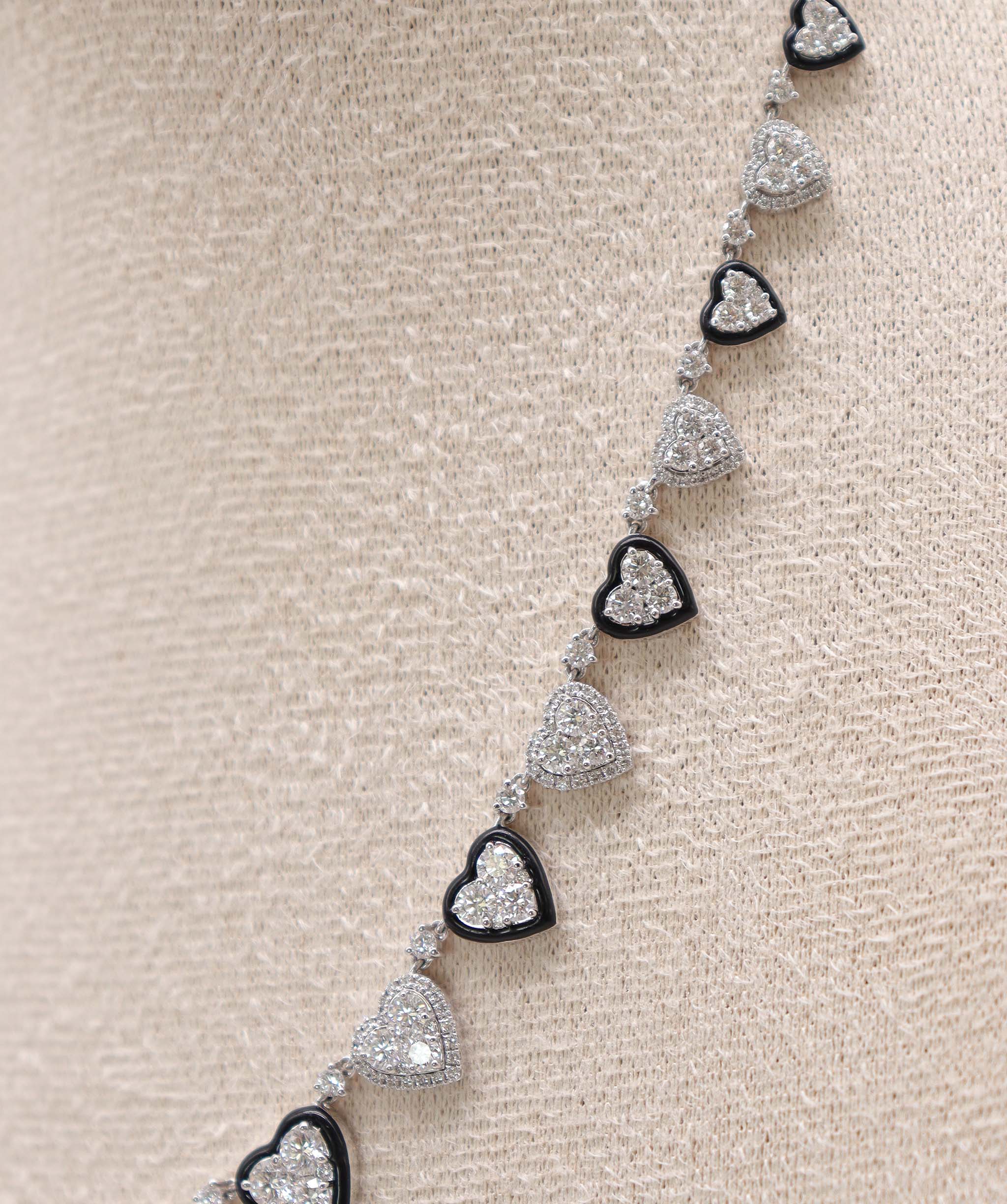 Luxury Promise Necklace Pendant Gold:  15.772 / Diamond: 5.090  P-D23K ASC6656