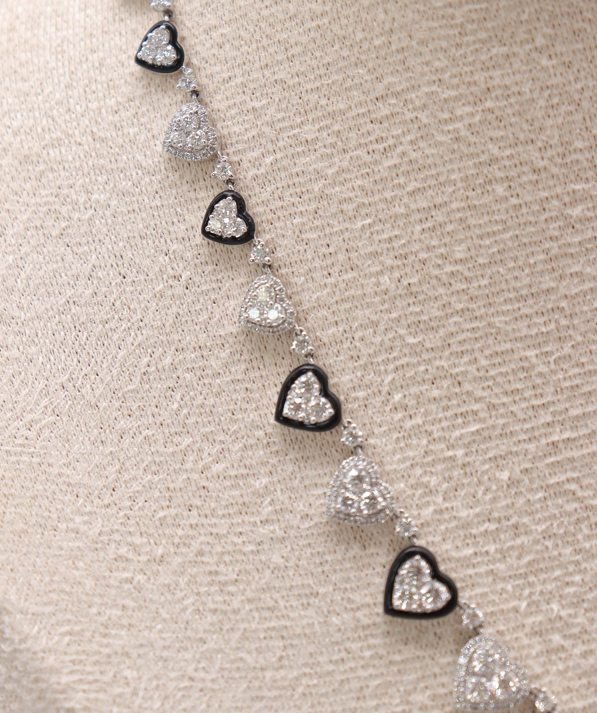 Luxury Promise Necklace Pendant Gold:  15.772 / Diamond: 5.090  P-D23K ASC6656