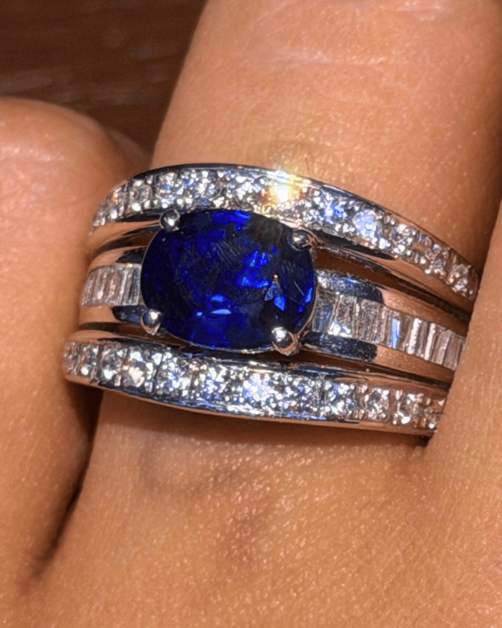 Luxury Promise Oval Blue Sapphire Ring with Triple Diamond Band in PT900 / 16.4g, S1.94ct, D0.70ct  46878 JJC0140