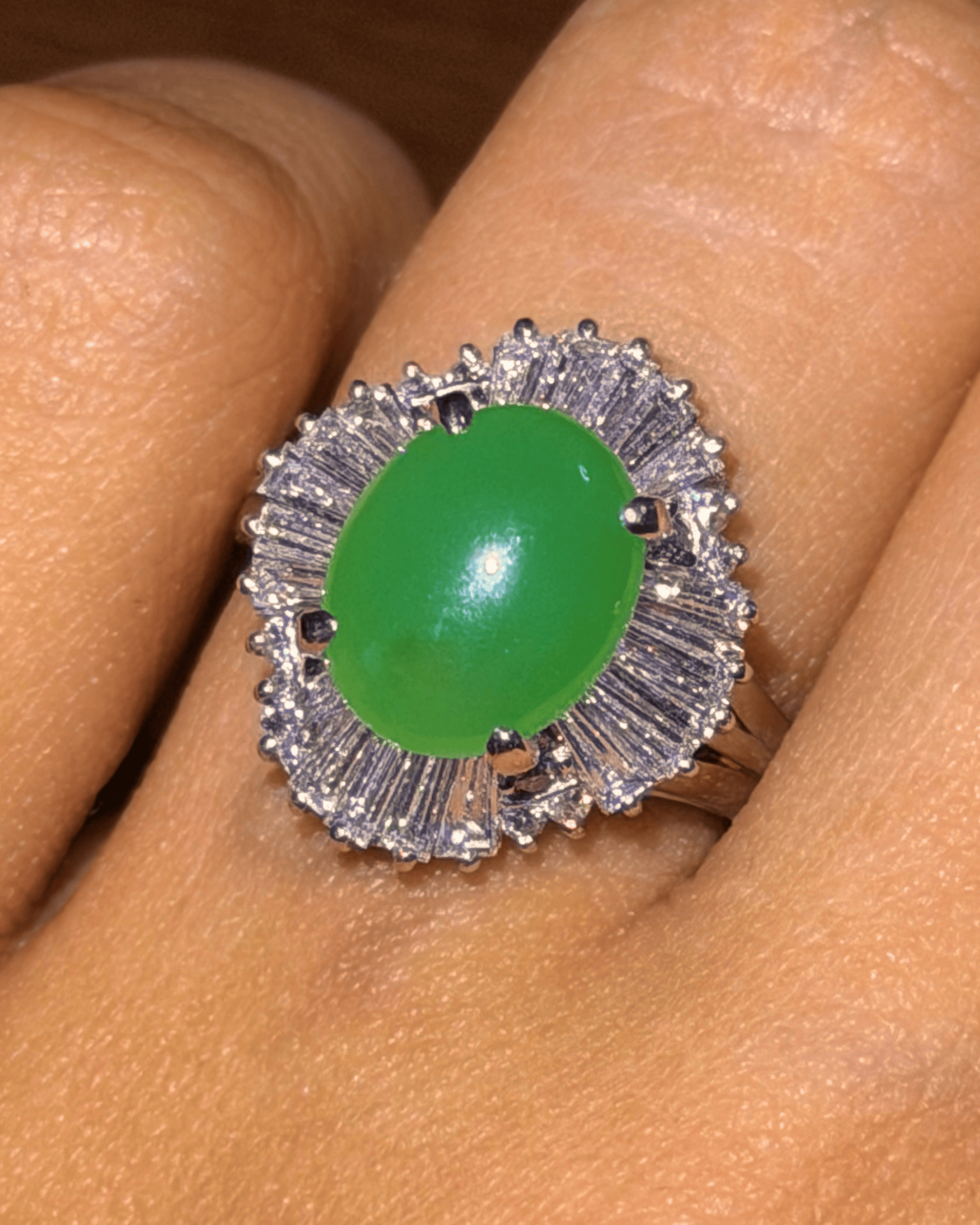 Luxury Promise Oval Jade Ring with Diamond Accents in PT900 / 7.3g, J2.53ct, D1.09ct  39SS6 JJC0081