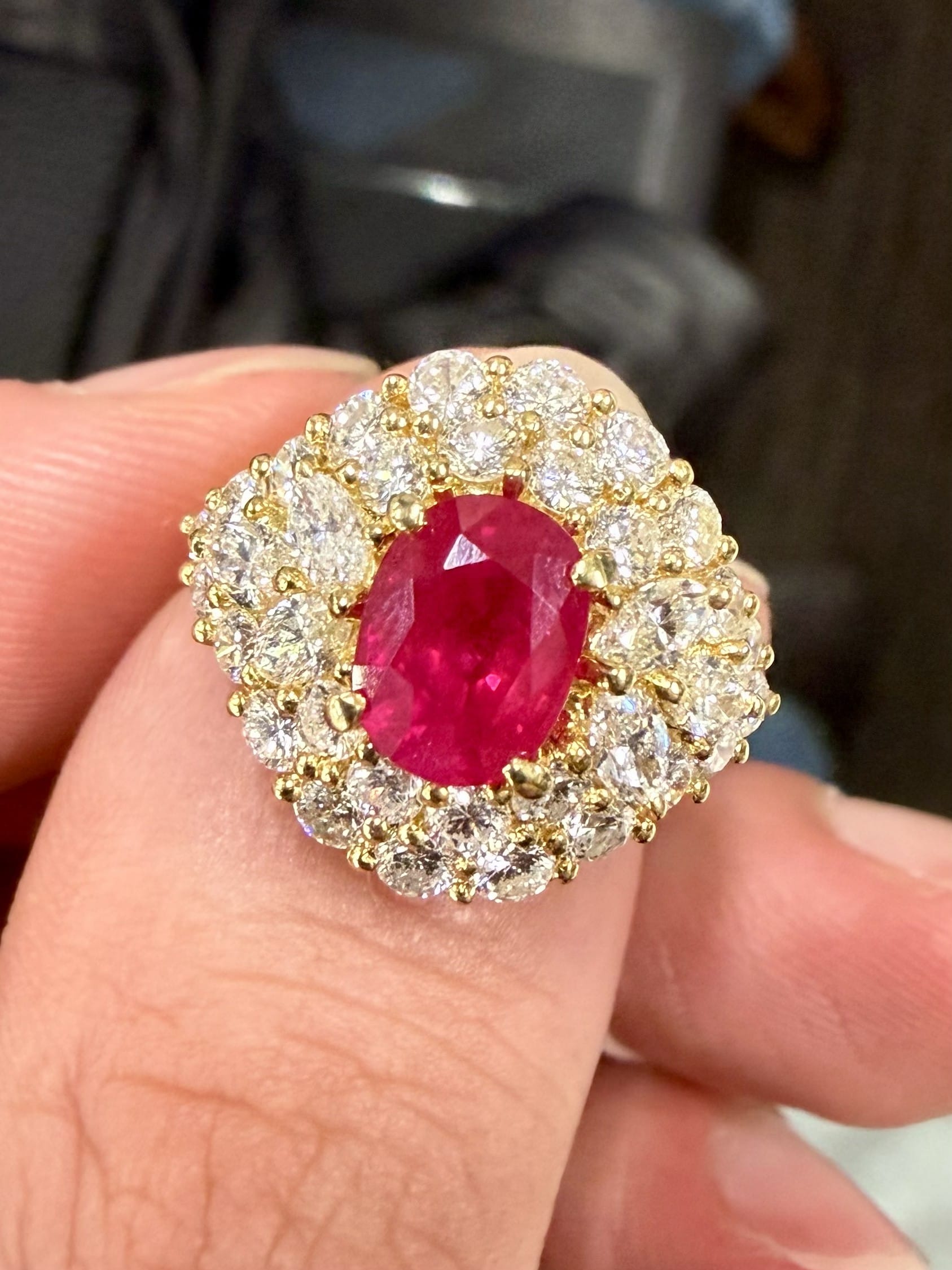 Luxury Promise Oval Ruby Ring with Diamond Halo in 18K / 6.8g, R1.79ct, D1.51ct + 0.61ct 115 JJC0042