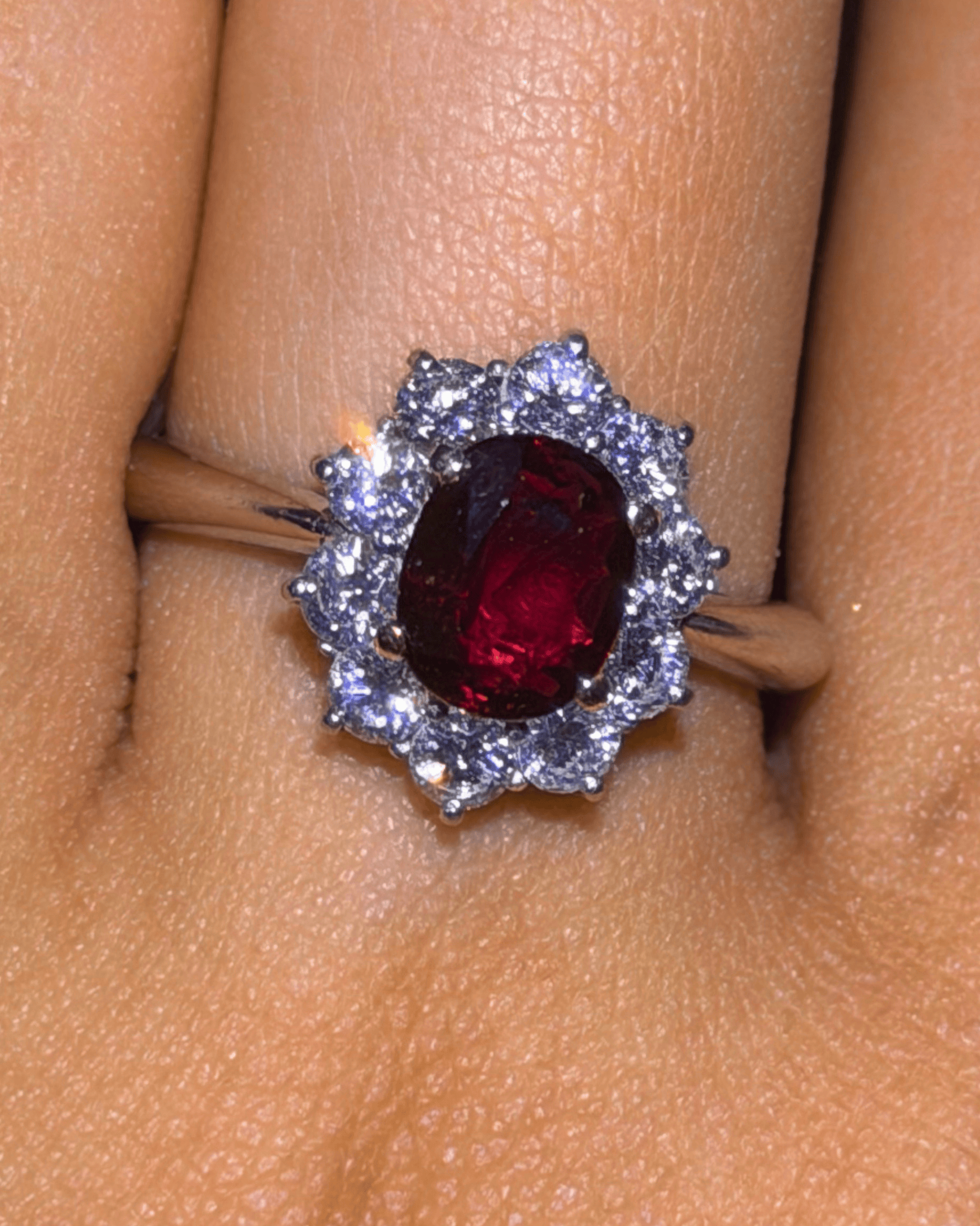 Luxury Promise Oval Ruby Ring with Diamond Halo in PT900 / 6.5g, R1.32ct, D0.91ct  85S2S JJC0109