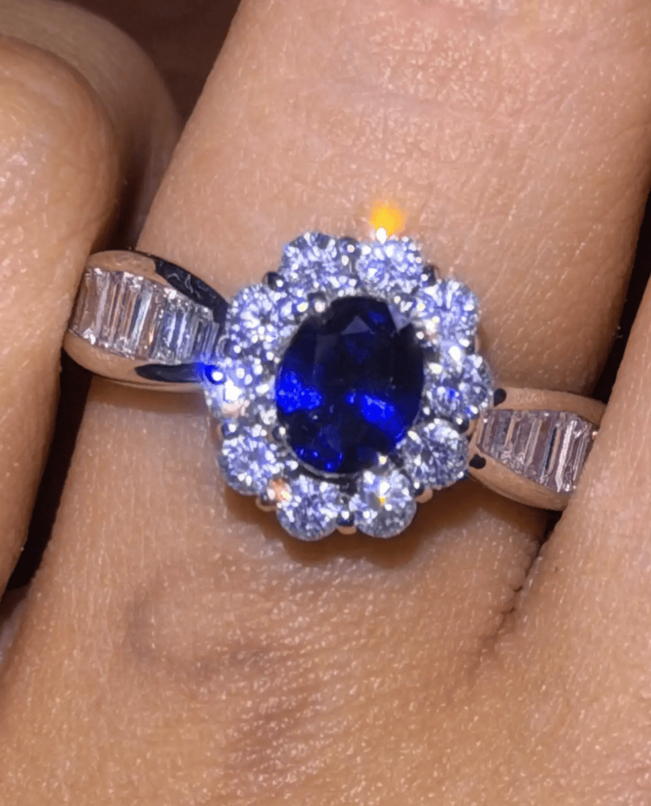 Luxury Promise Oval Sapphire Ring with Diamond Halo in PT900 / 5g, S0.82ct, D1.02ct  87SN5 JJC0070