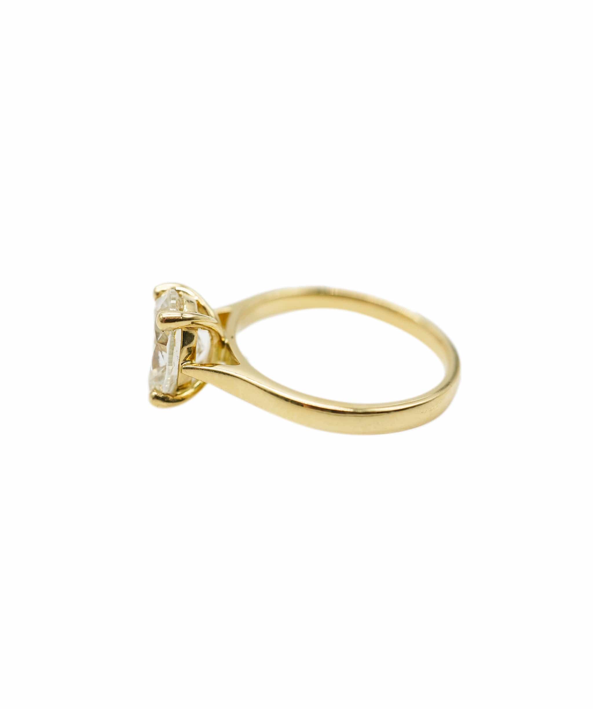 Luxury Promise Oval-shaped diamond, 1.70 carats, yellow gold ring AHC1802