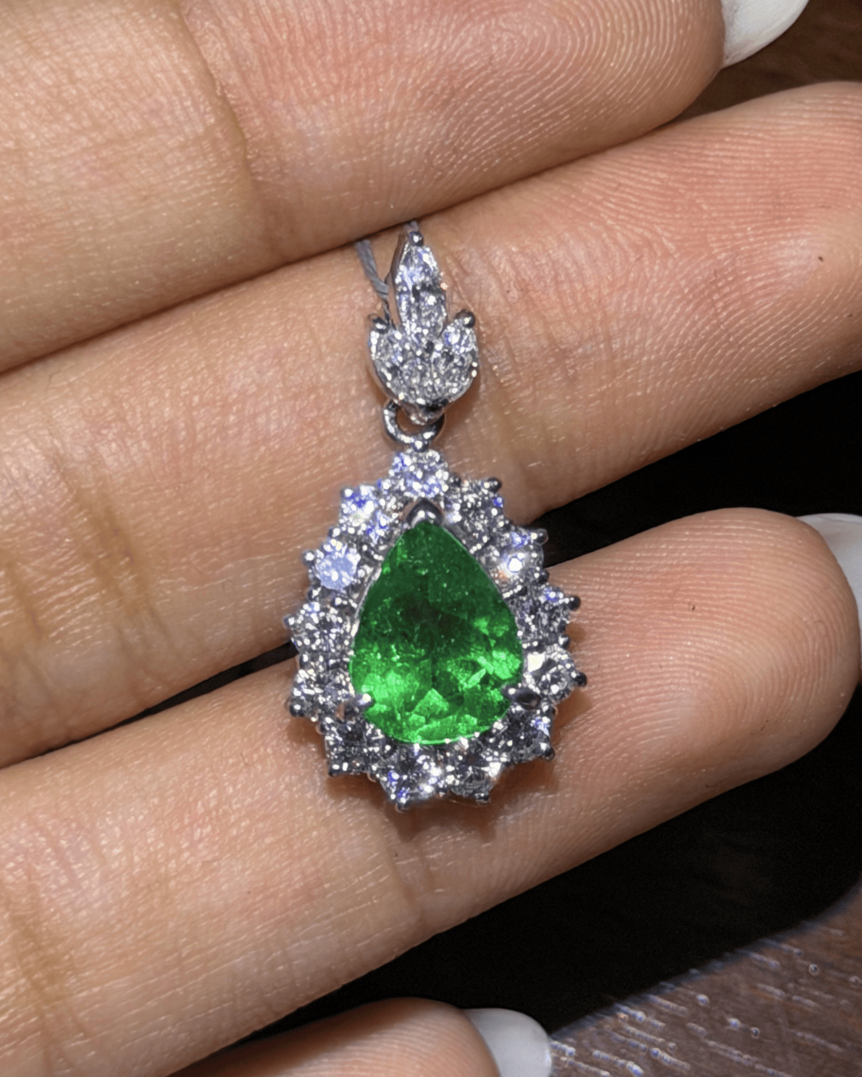 Luxury Promise Pear Emerald Pendant with Diamond Halo in PT850 / 3.6g, E1.55ct, D1.05ct  20SYY JJC0116