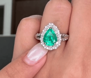 Luxury Promise Pear-Shaped Colombian Emerald Minor Oil Ring in PT900 / E1.63ct, D0.90ct JM2697 JJC0310