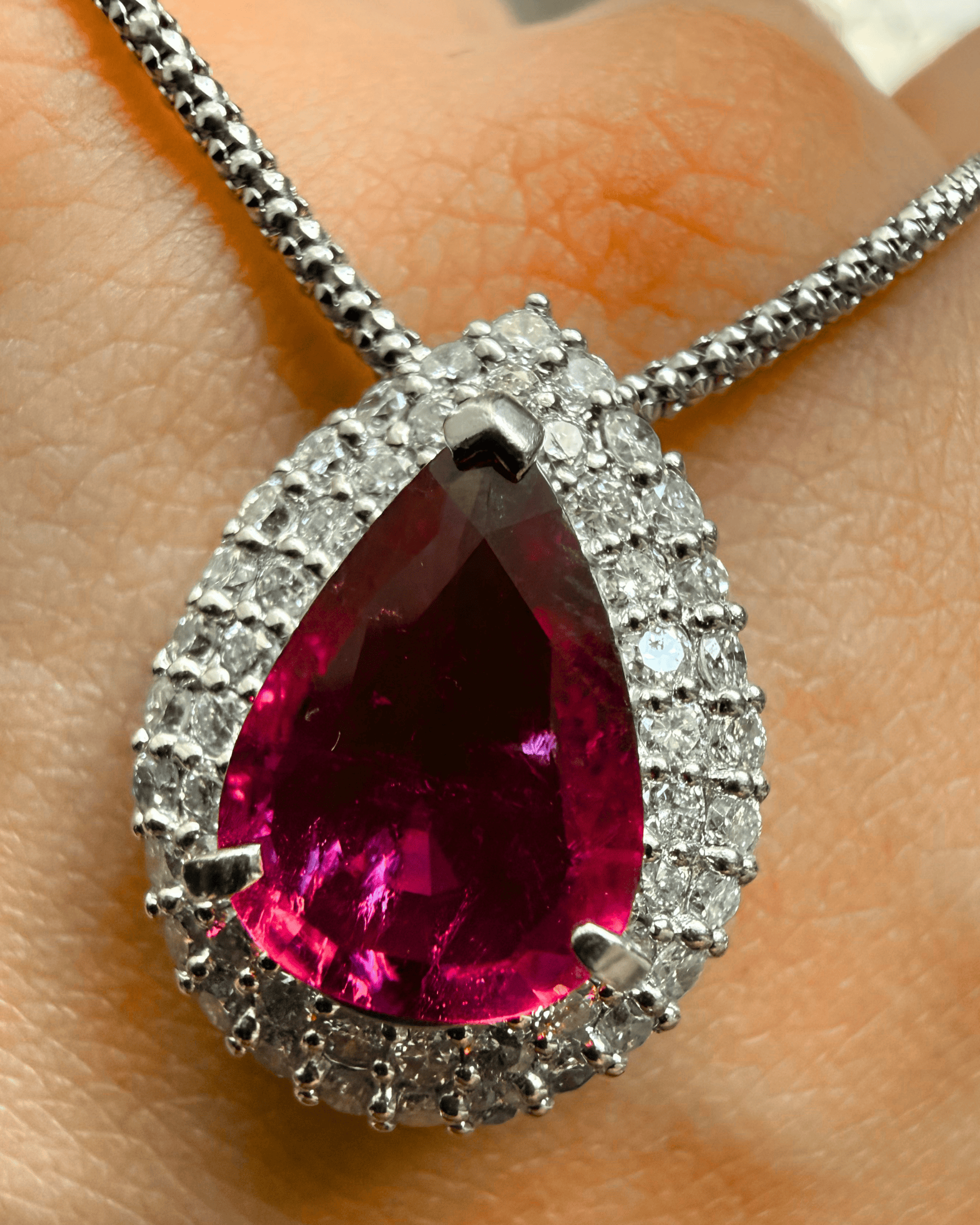 Luxury Promise Pear Shaped Tourmaline Necklace with Diamond Halo in PT900 & 18K / 12.9g, TO2.38ct, D1.05ct  53S4Y  JJC0160