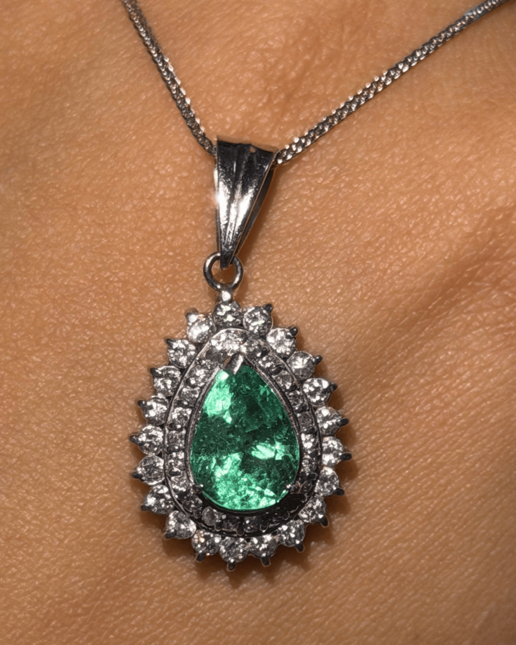 Luxury Promise PearShaped Emerald Pendant with Double Diamond Halo in PT900 / 7.9g, E2.32ct, D0.75ct  28S2S  JJC0146