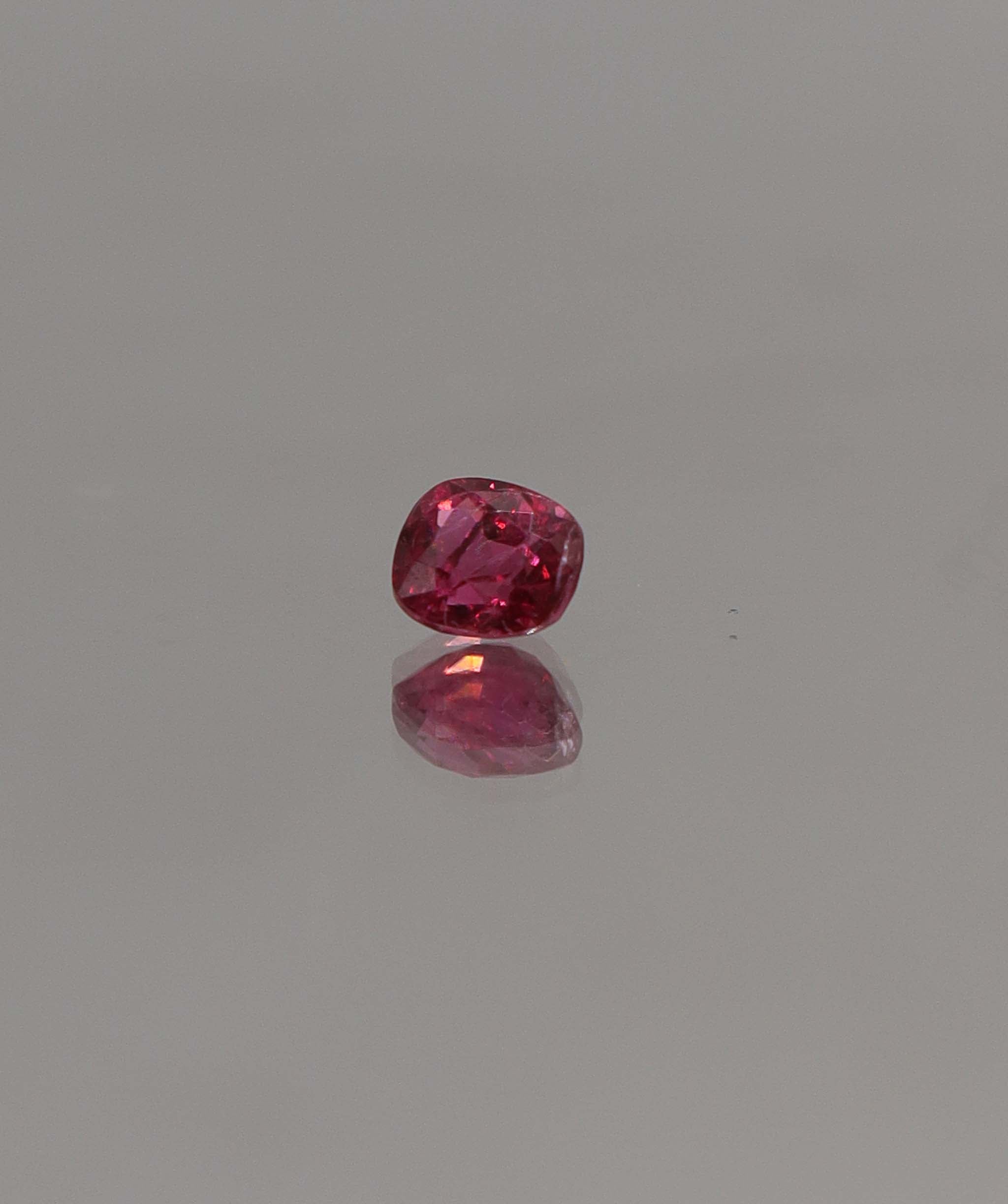 Luxury Promise Red Spinel 0.5ct DXBCD1063