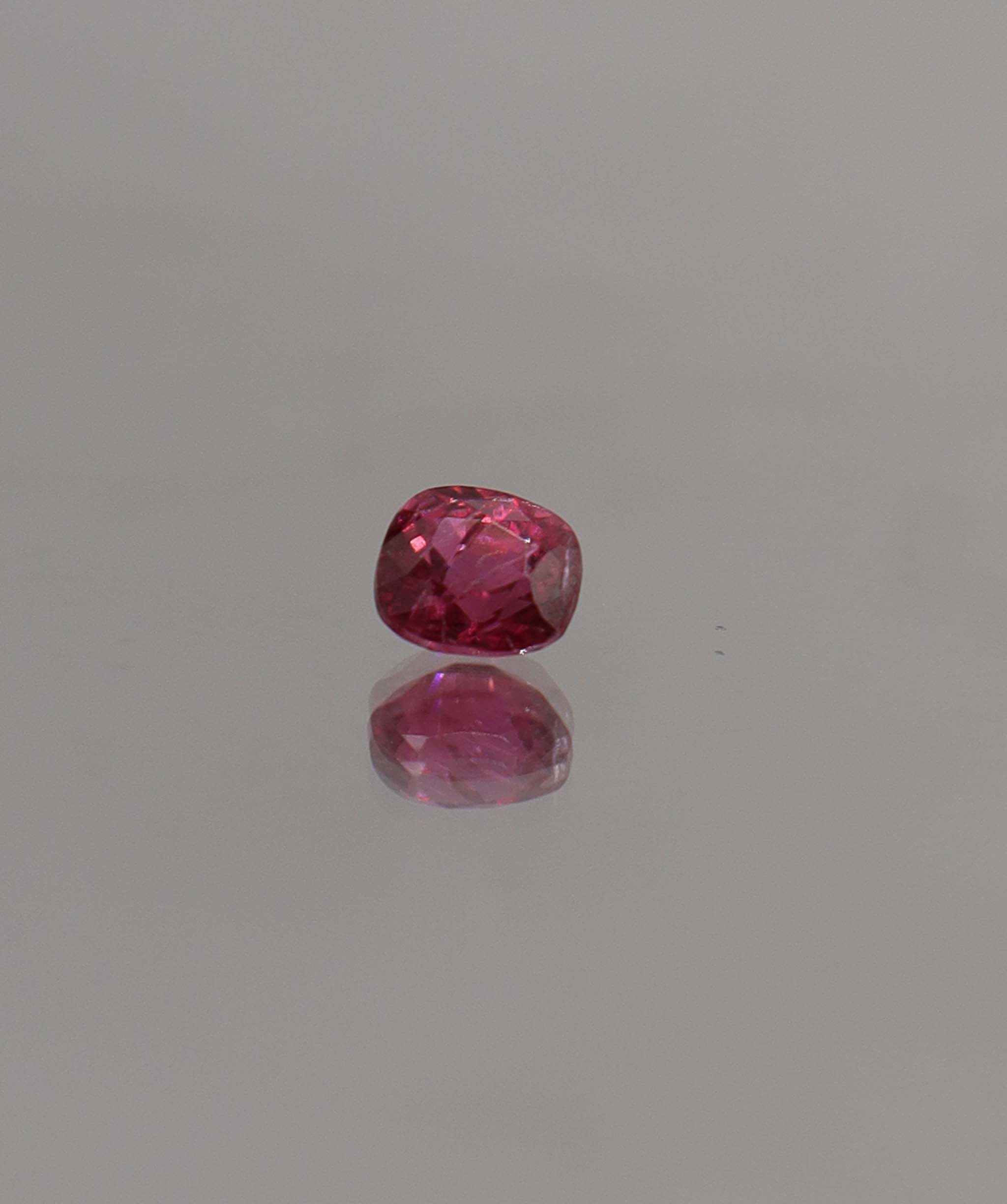 Luxury Promise Red Spinel 0.5ct DXBCD1063