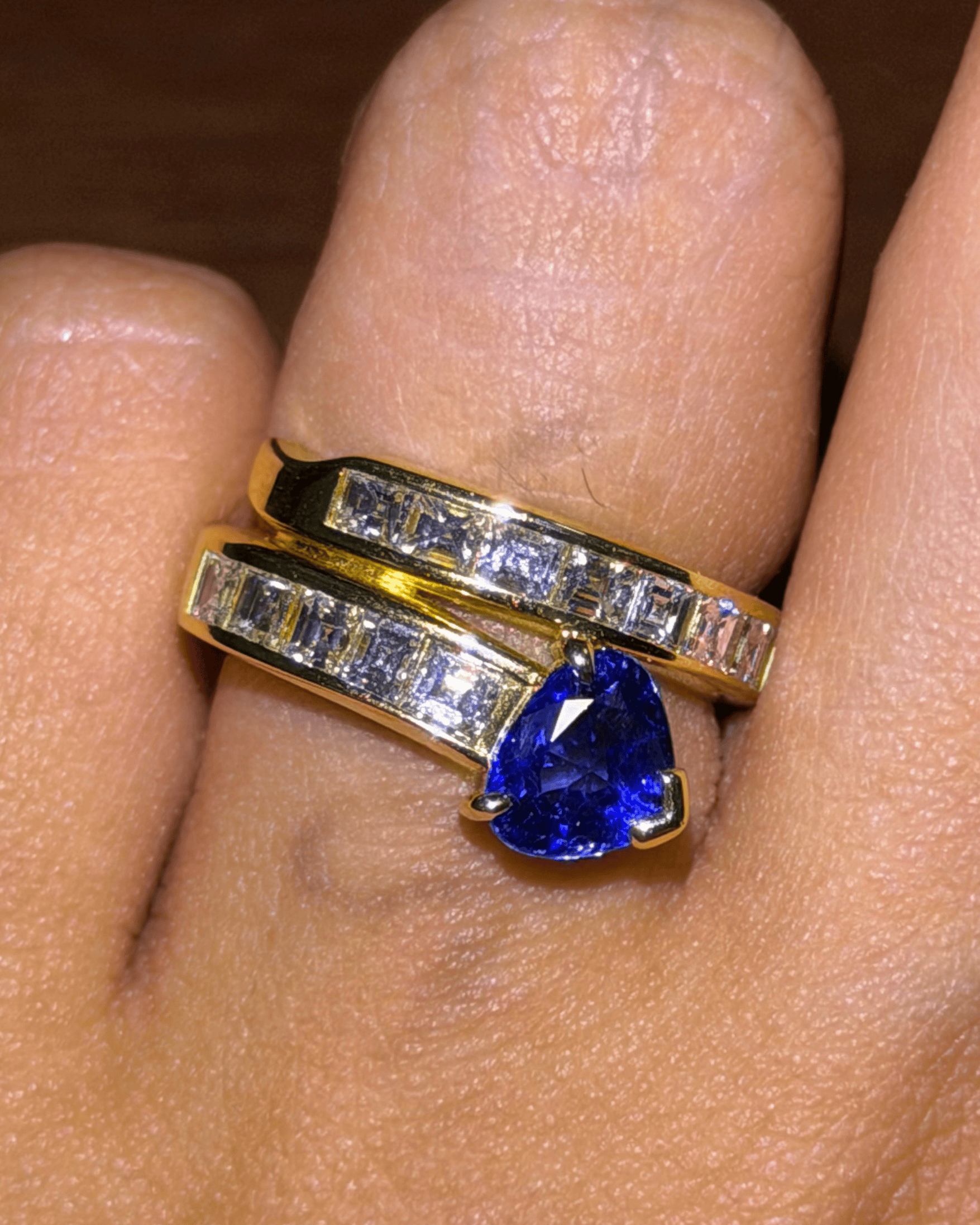 Luxury Promise Sapphire Ring with Diamond Channel Band in 18K / 6.8g, S1.32ct, D1.18ct  178NN JJC0108
