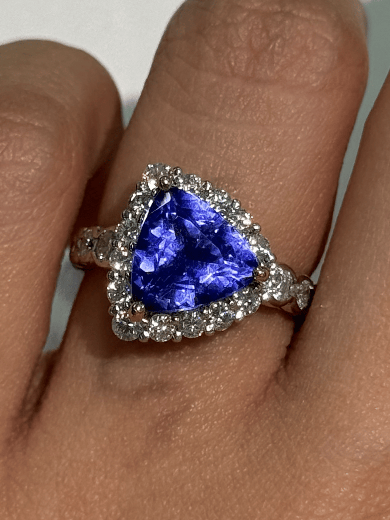 Luxury Promise Tanzanite Trillion Halo Ring in 18K & PT900 / 6.10g, TZ2.83ct, D1.01/ Size 5.5 US  024461 JJC0001
