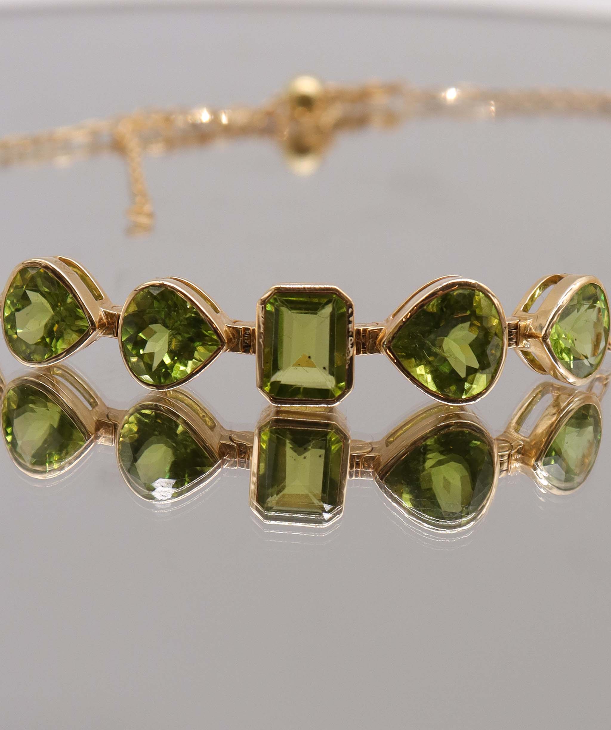 Luxury Promise The green flame 9.92ct Peridot YG Necklace/Choker DXBS5613