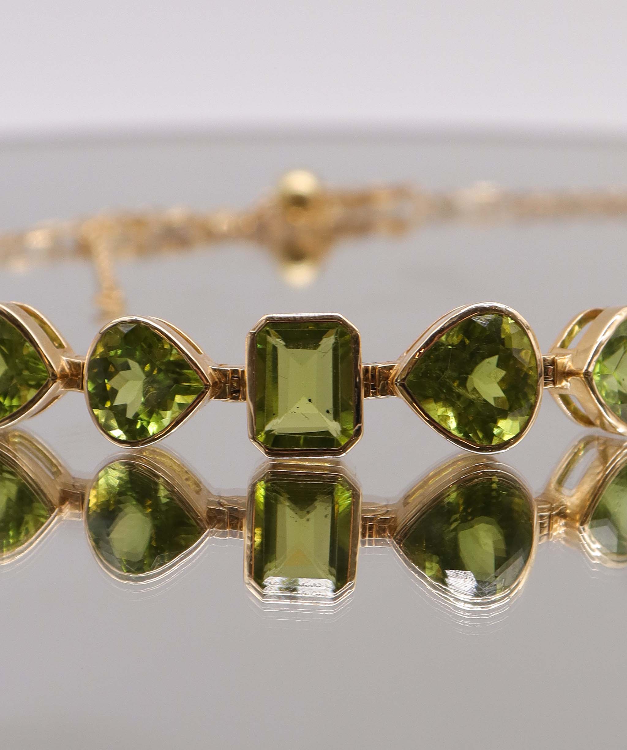 Luxury Promise The green flame 9.92ct Peridot YG Necklace/Choker DXBS5613