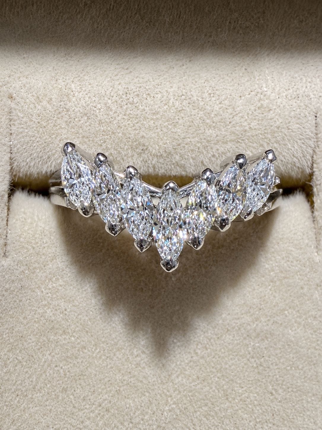 Luxury Promise V-shaped Diamond Ring in Pt900 / d 0.57ct 5662 JJC0795