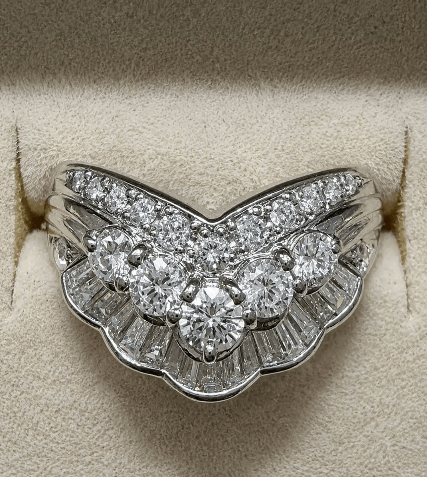Luxury Promise V-shaped Diamond Ring in Pt900 / D 0.7ct / d 0.56ct 0062 JJC0791