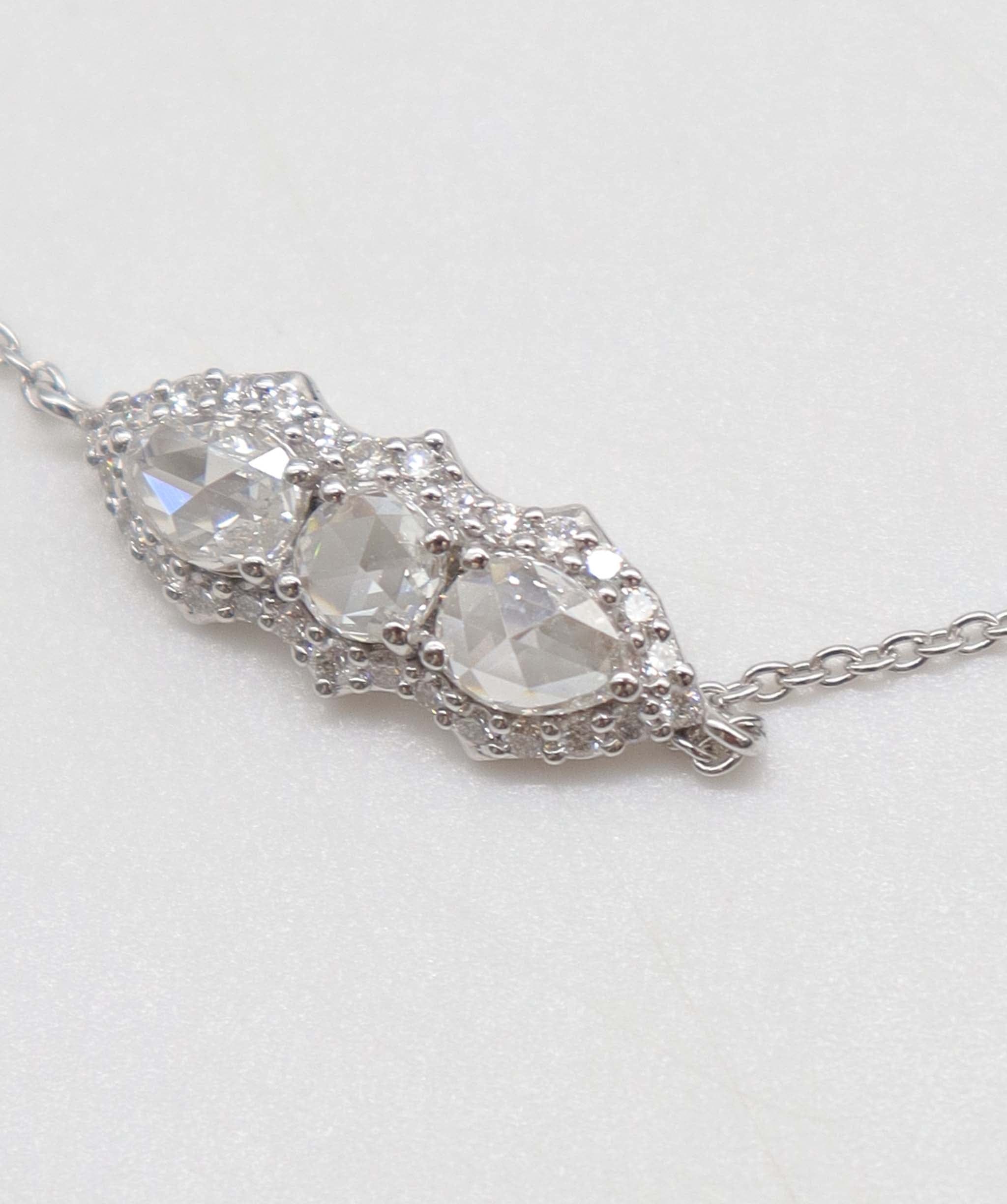 LUXURY PROMISE WHITE PEAR ROSECUT BRACELET TW:0.59CT GOLD:2.41G B3370