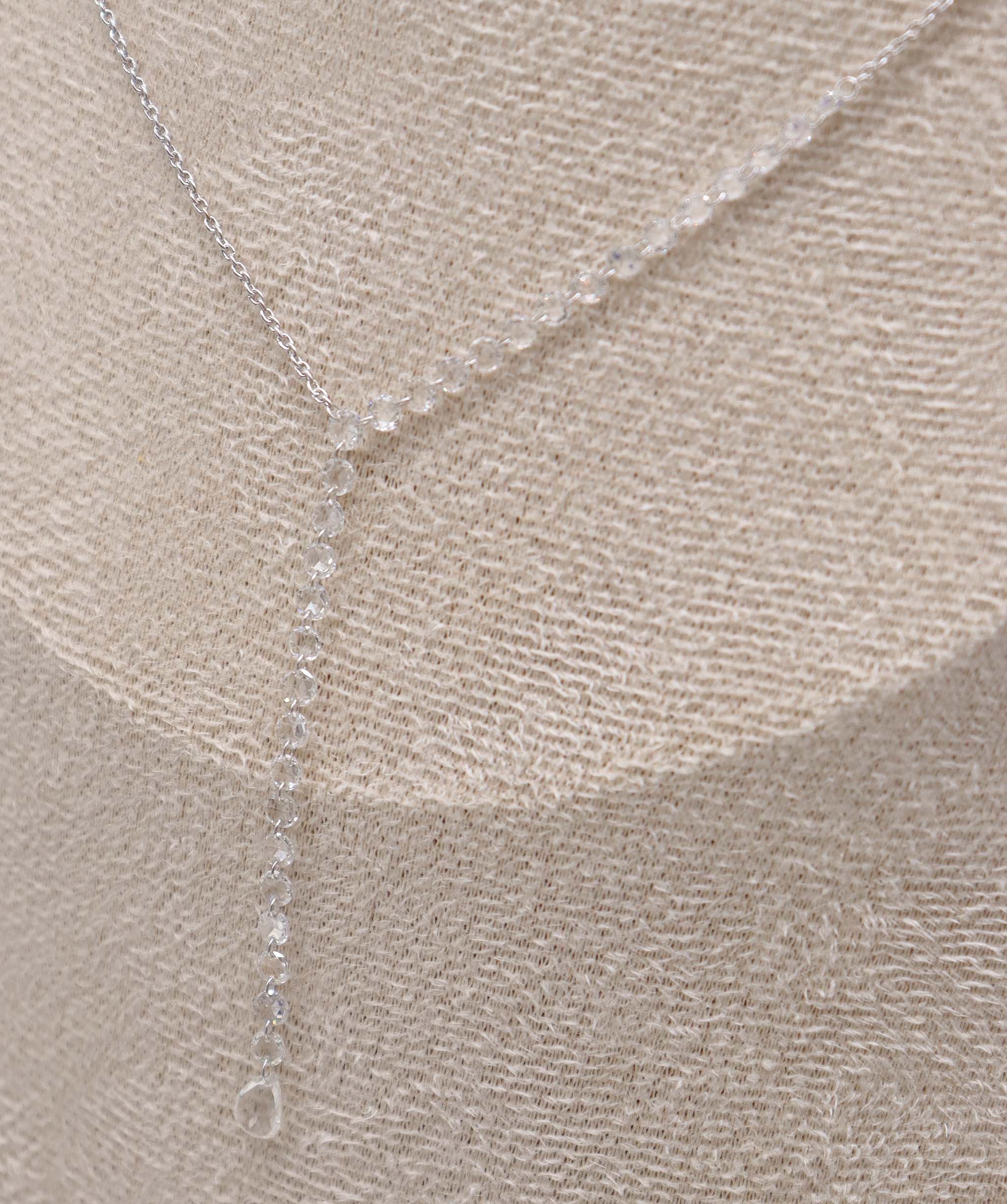 LUXURY PROMISE WHITE ROSECUT 3DRILL NECKLACE C12310