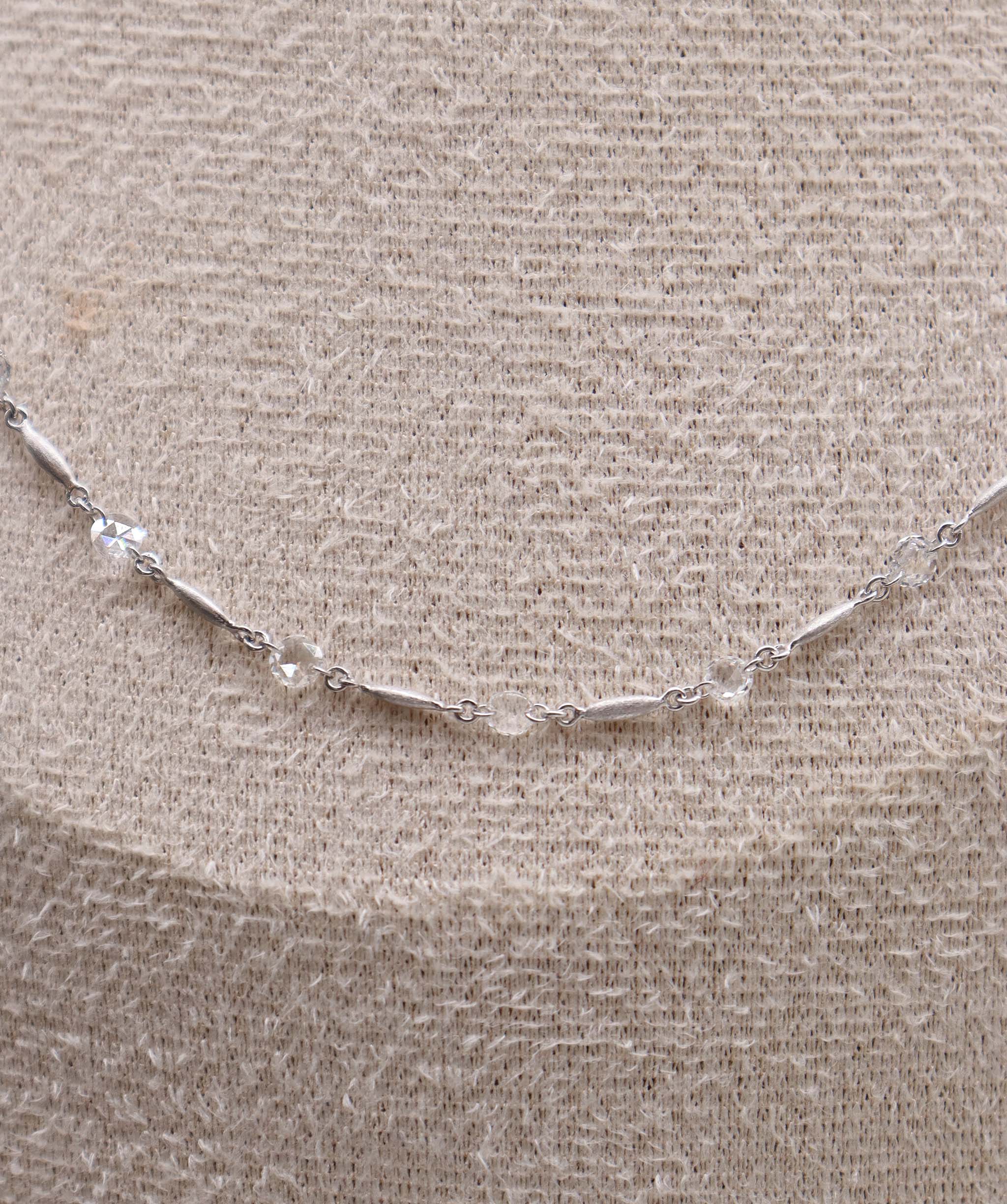 LUXURY PROMISE WHITE ROSECUT NECKLACE TW: 2.05ct GOLD : 3.56g C11941